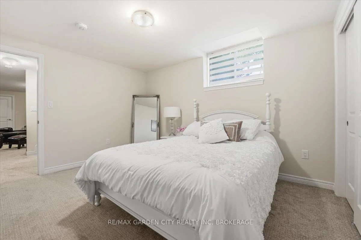 Photo 32 of 160 Susan Drive, Pelham, Fonthill — HOMEH