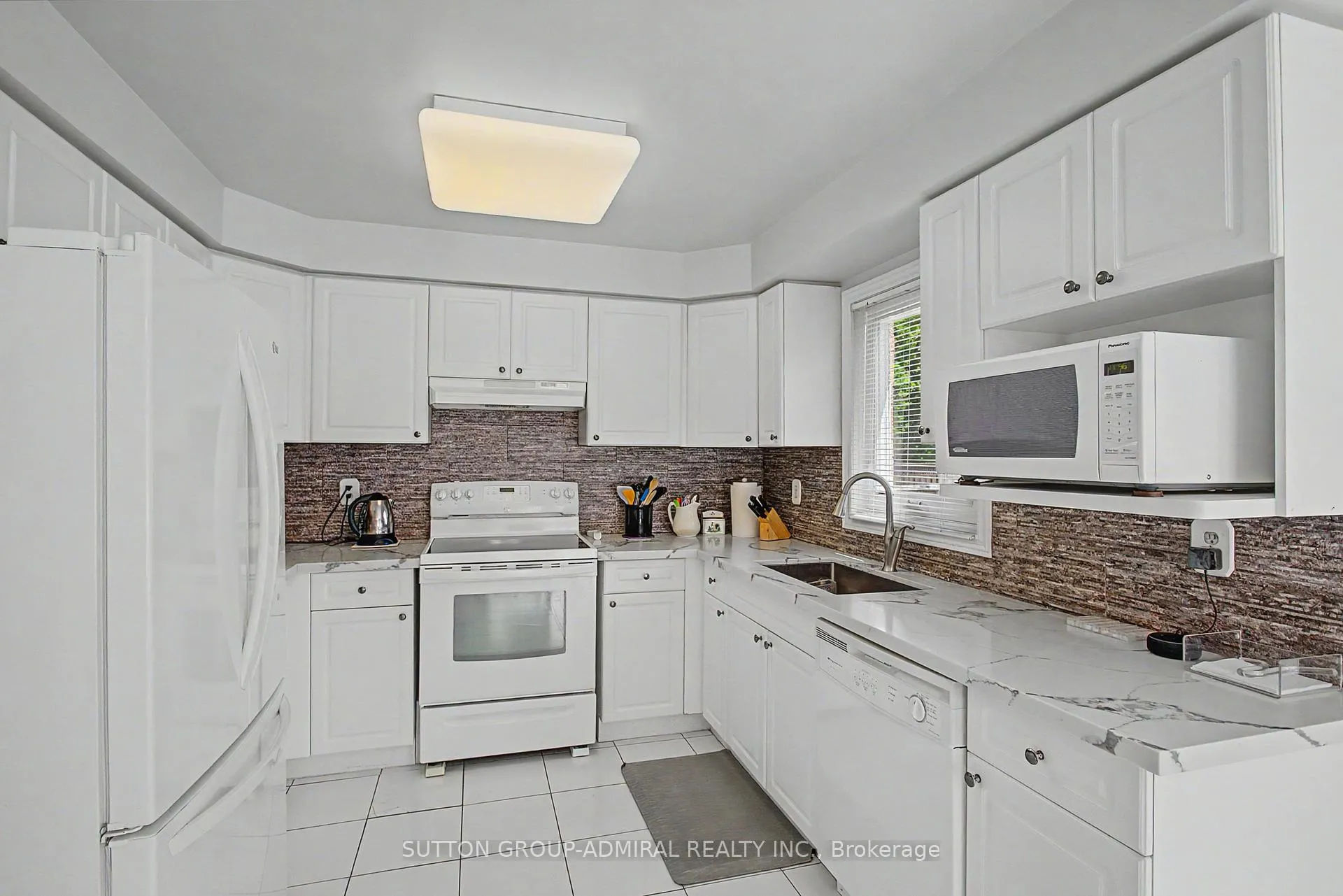 Photo 14 of 9 Hammerstone Crescent, Vaughan, Beverley Glen — HOMEH