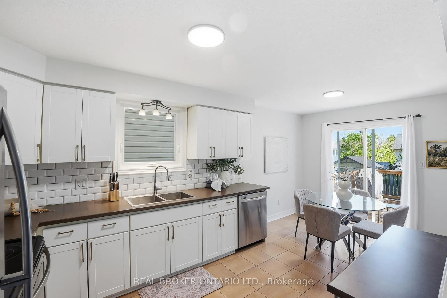 Photo 10 of 136 Marcy Crescent, Cambridge, Hespeler Village — HOMEH