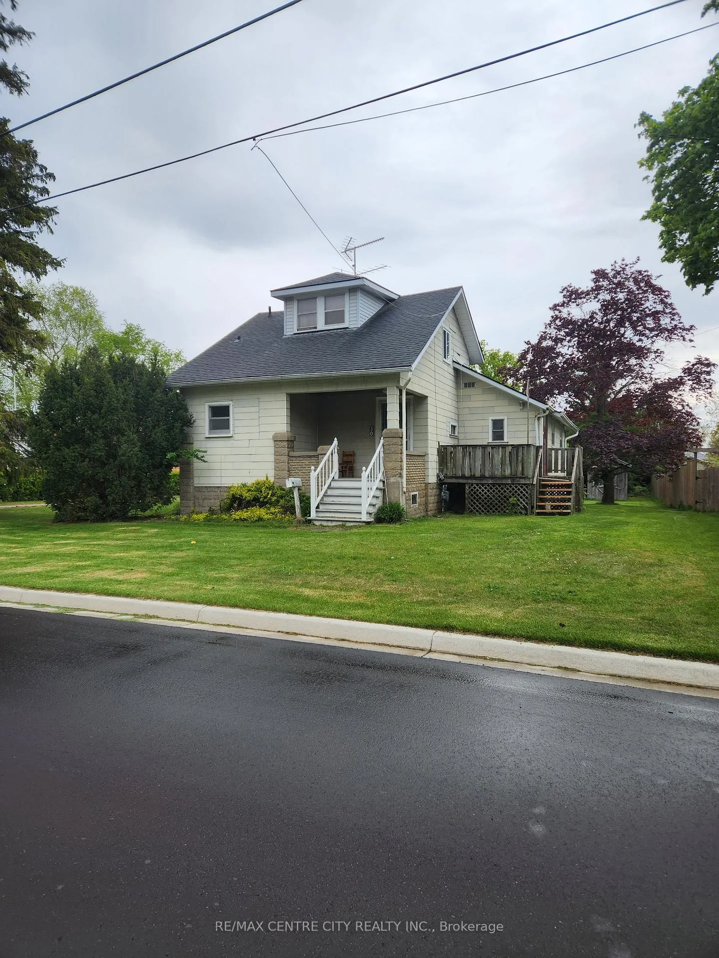 Photo 1 of 30 Queen Street, Strathroy-Caradoc, SE — HOMEH