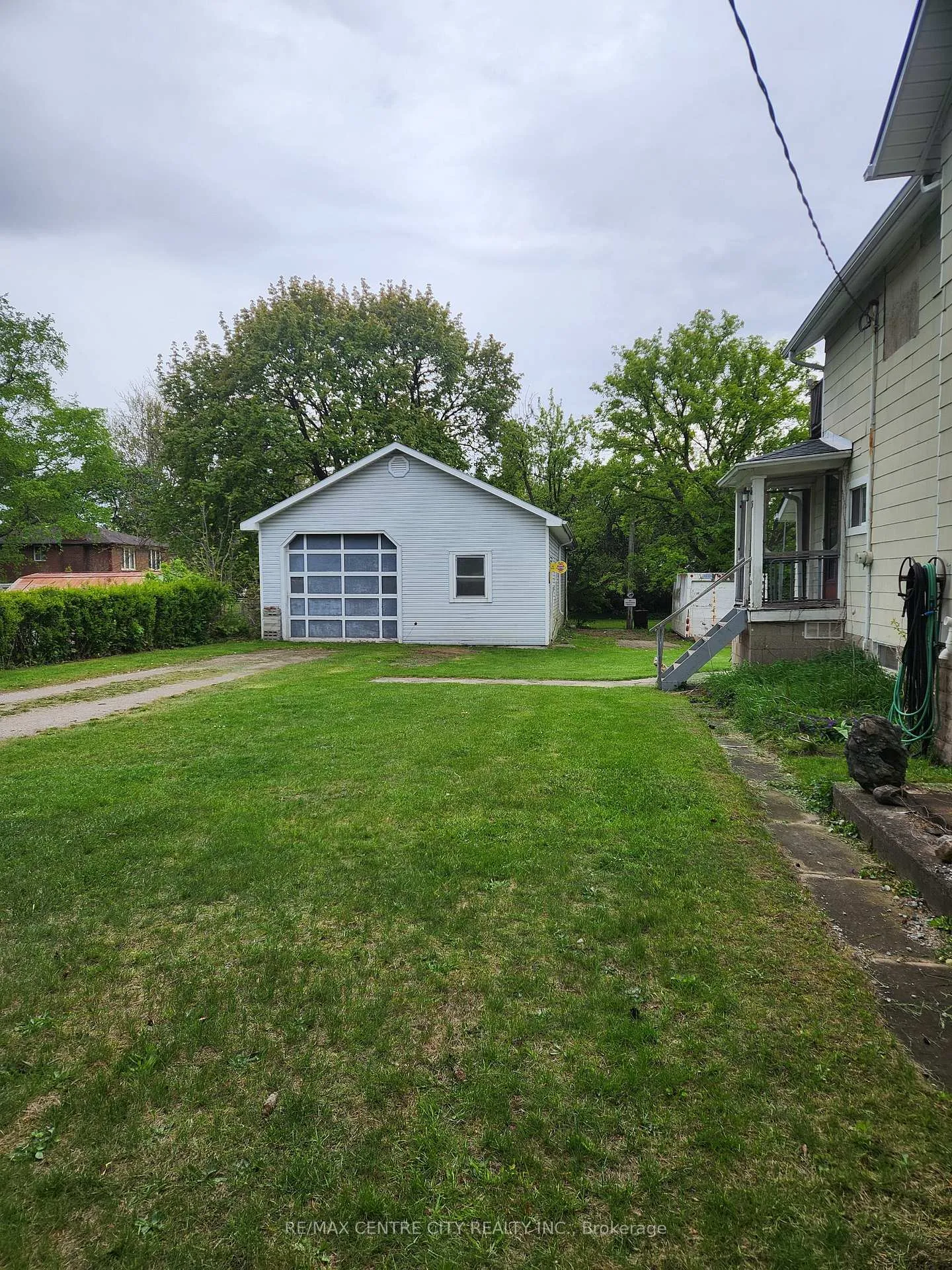 Photo 3 of 30 Queen Street, Strathroy-Caradoc, SE — HOMEH