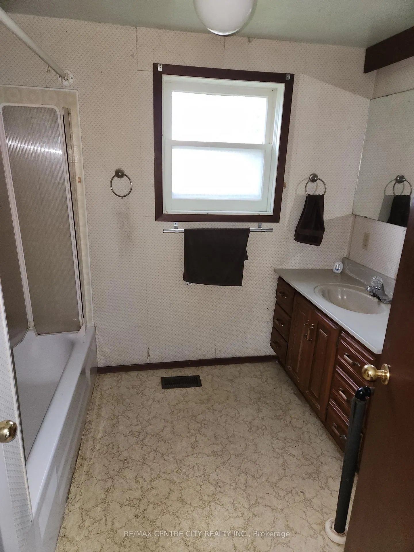Photo 6 of 30 Queen Street, Strathroy-Caradoc, SE — HOMEH
