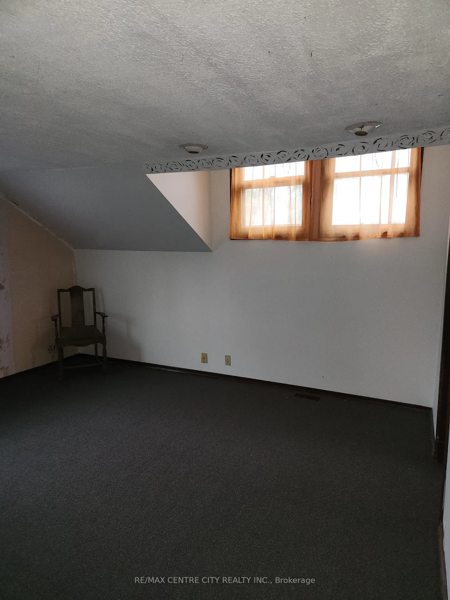 Photo 11 of 30 Queen Street, Strathroy-Caradoc, SE — HOMEH
