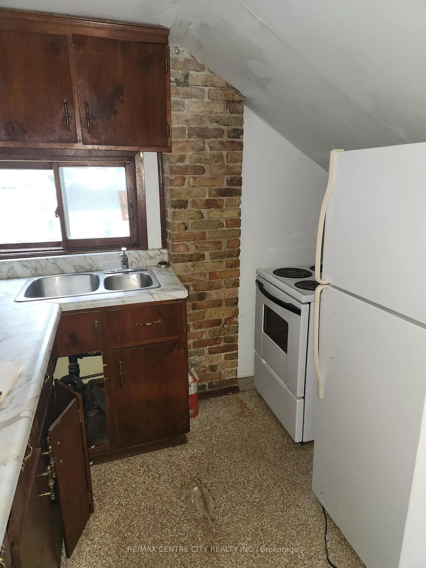 Photo 12 of 30 Queen Street, Strathroy-Caradoc, SE — HOMEH