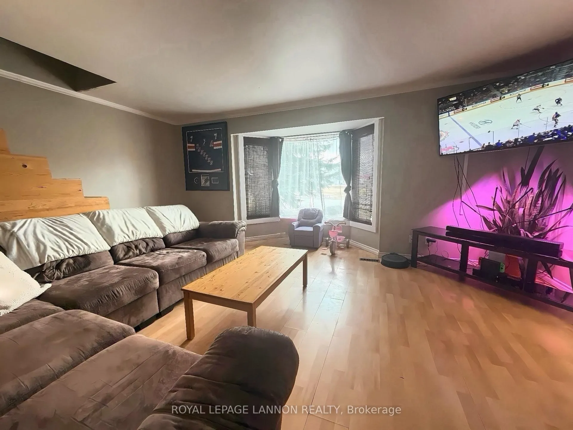 Photo 2 of 329 Ball Park Crescent, Greenstone — HOMEH