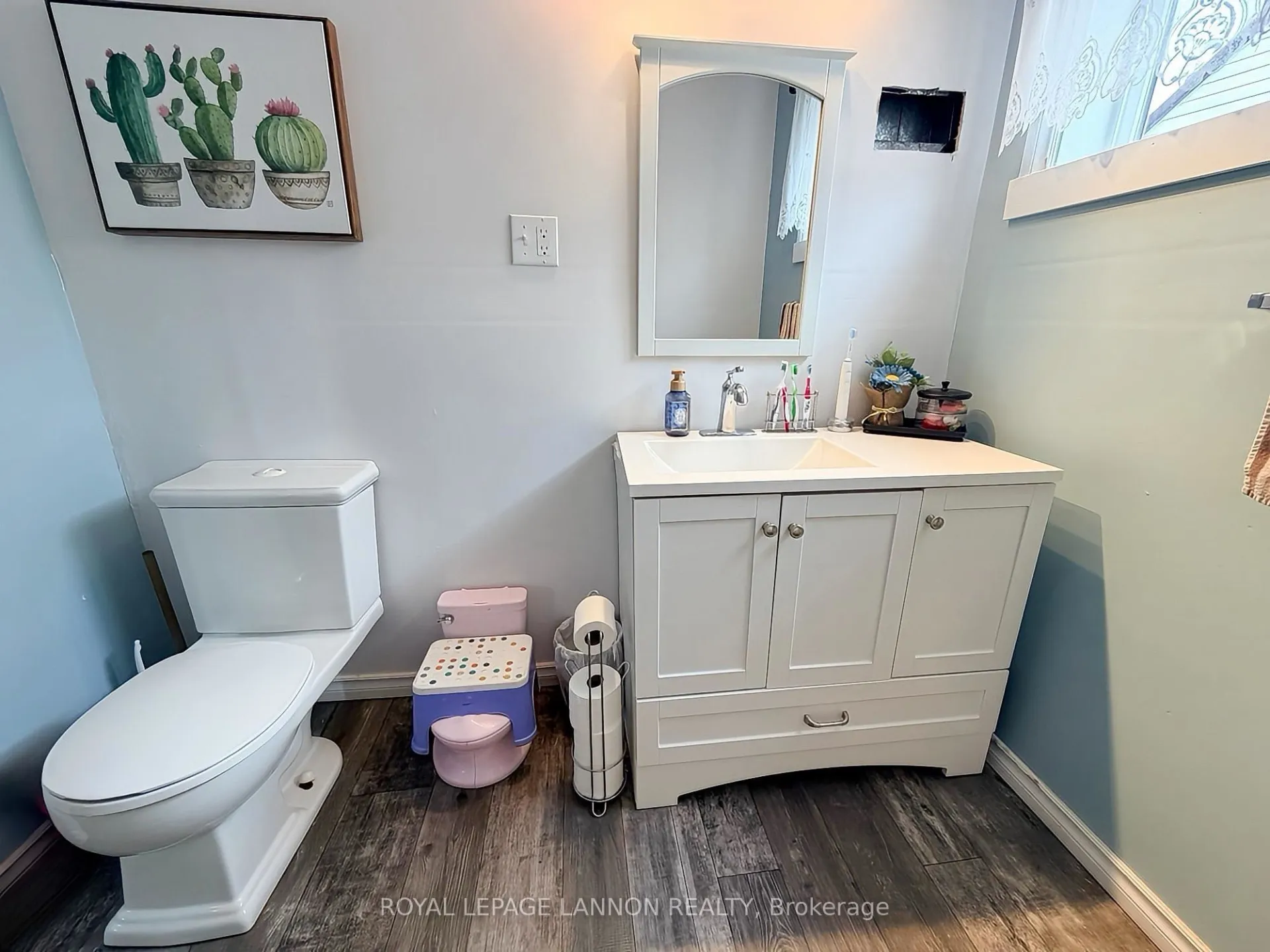 Photo 5 of 329 Ball Park Crescent, Greenstone — HOMEH