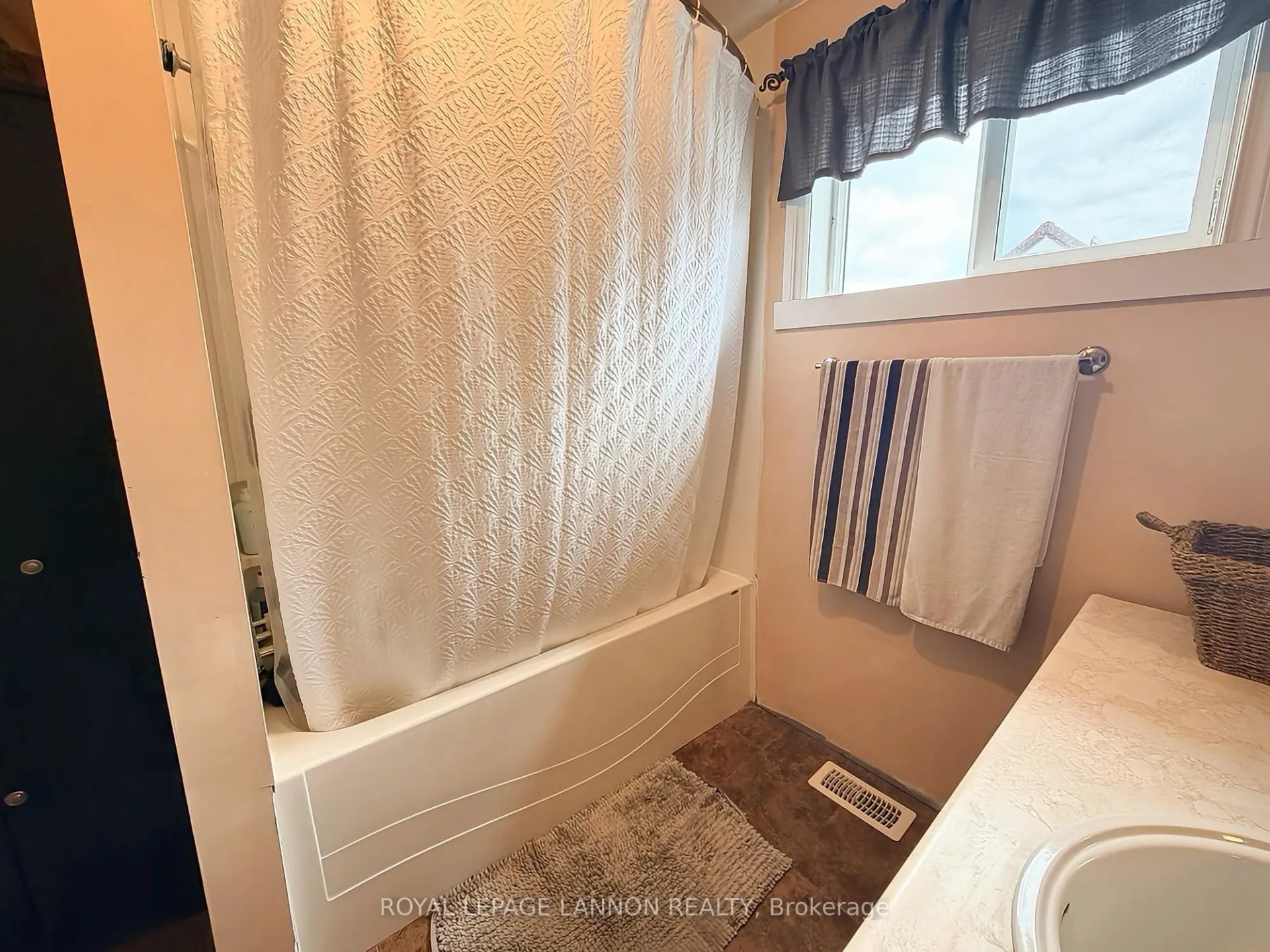 Photo 13 of 329 Ball Park Crescent, Greenstone — HOMEH