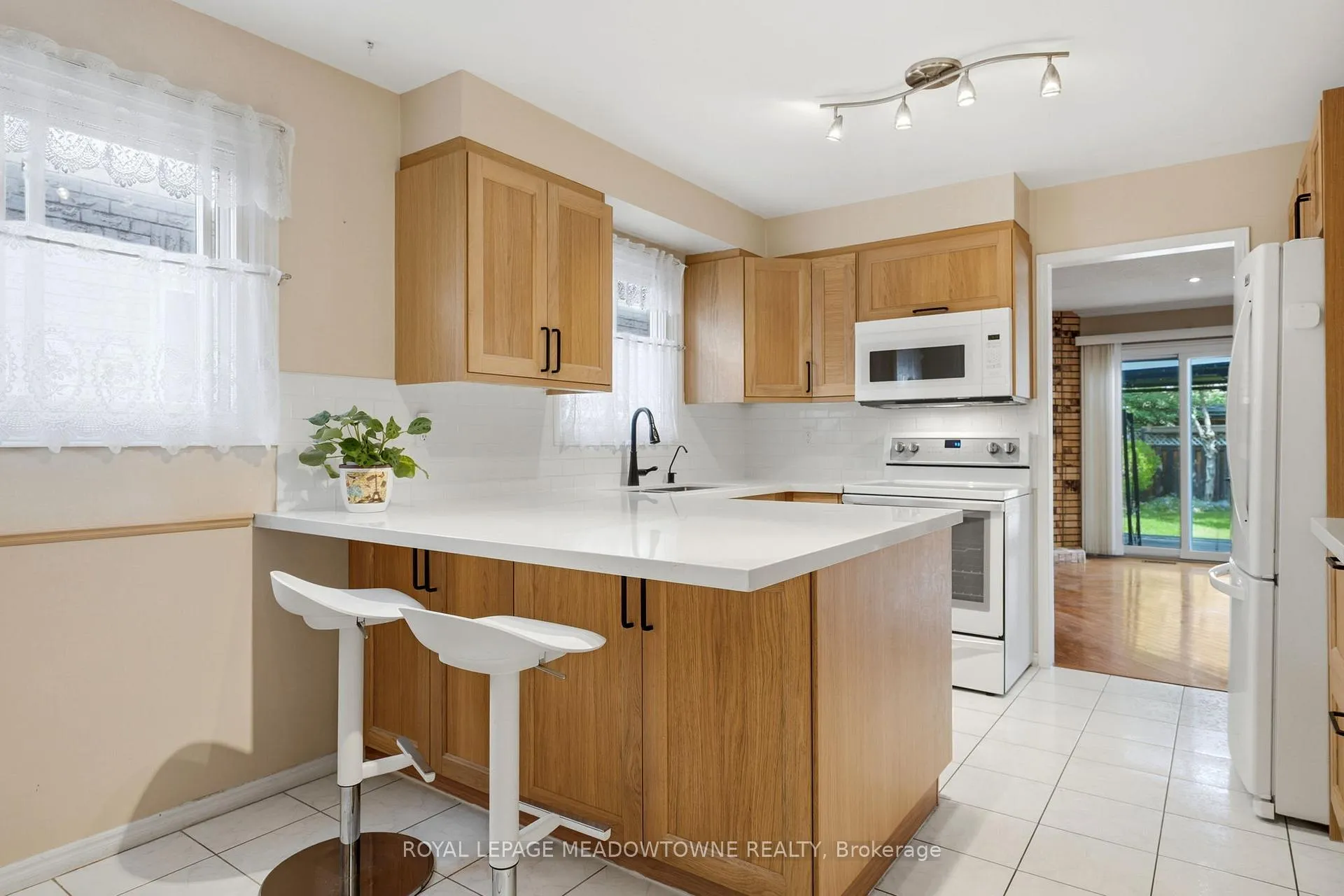 Photo 10 of 18 Mckinnon Avenue, Halton Hills, Georgetown — HOMEH