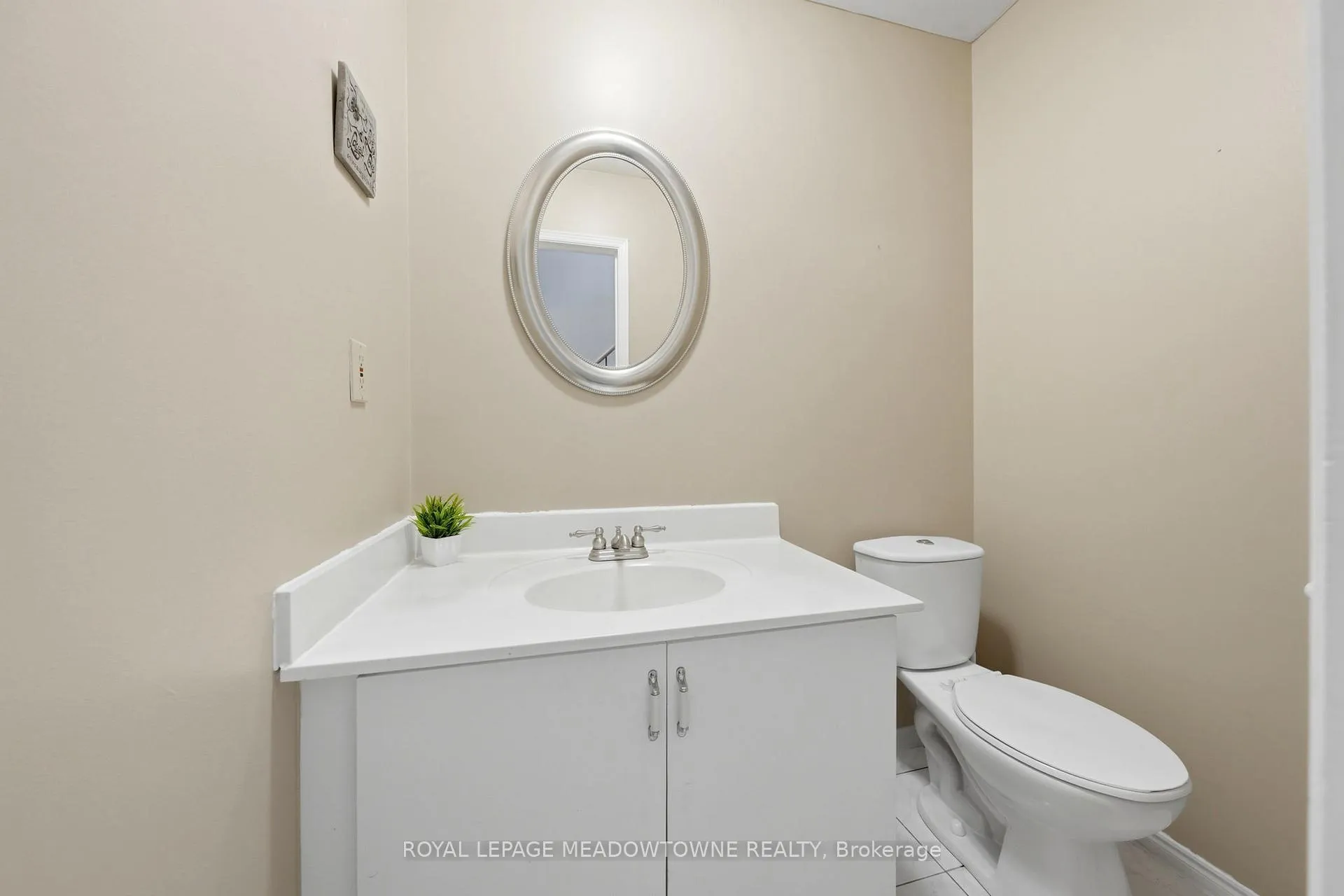 Photo 15 of 18 Mckinnon Avenue, Halton Hills, Georgetown — HOMEH