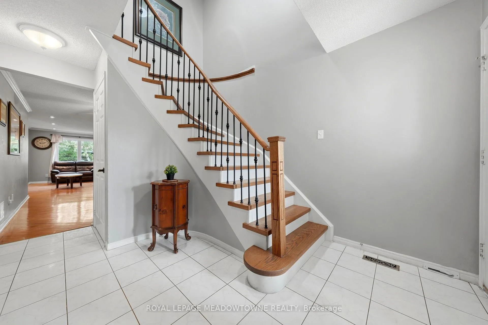 Photo 16 of 18 Mckinnon Avenue, Halton Hills, Georgetown — HOMEH