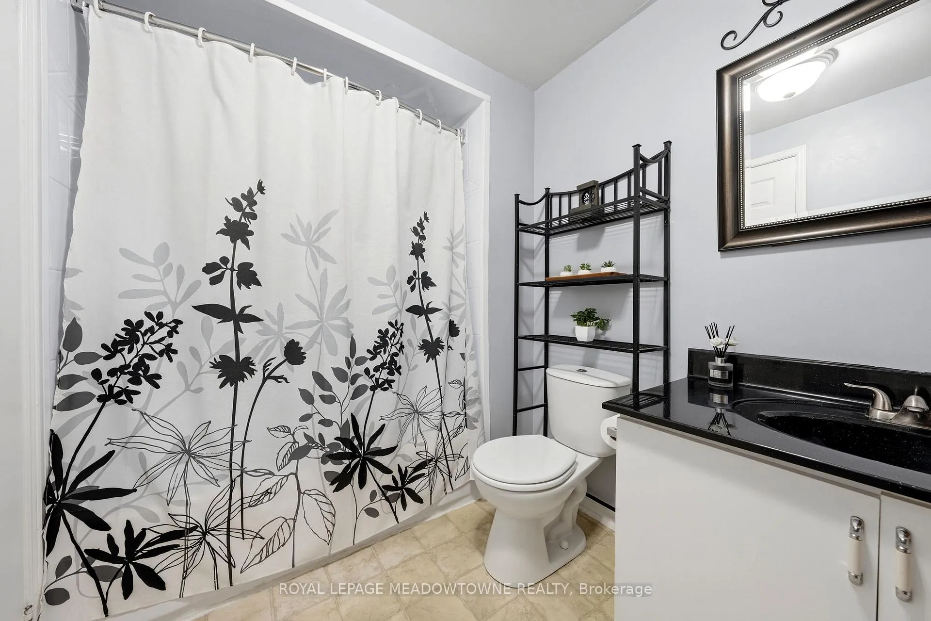 Photo 20 of 18 Mckinnon Avenue, Halton Hills, Georgetown — HOMEH