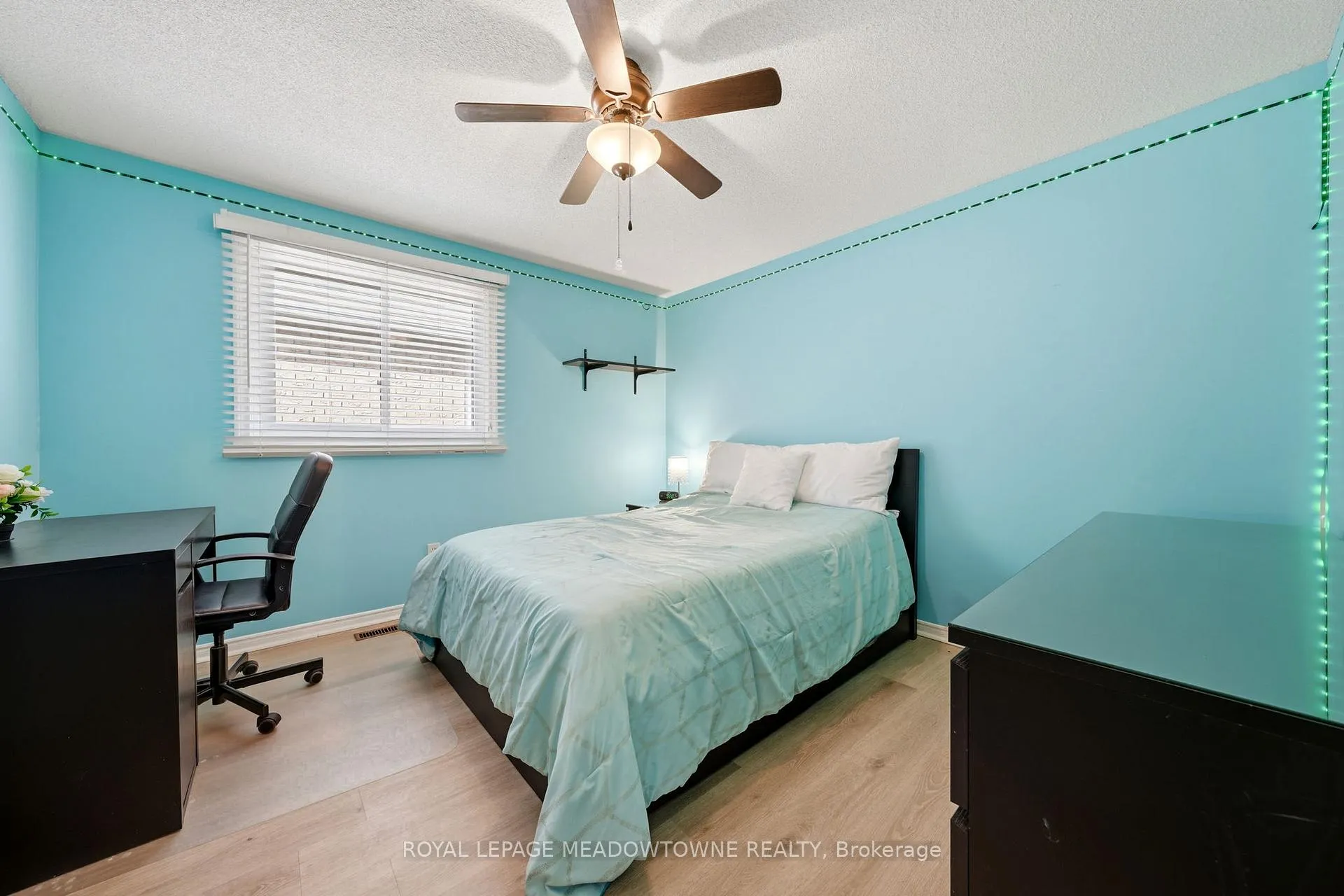Photo 21 of 18 Mckinnon Avenue, Halton Hills, Georgetown — HOMEH