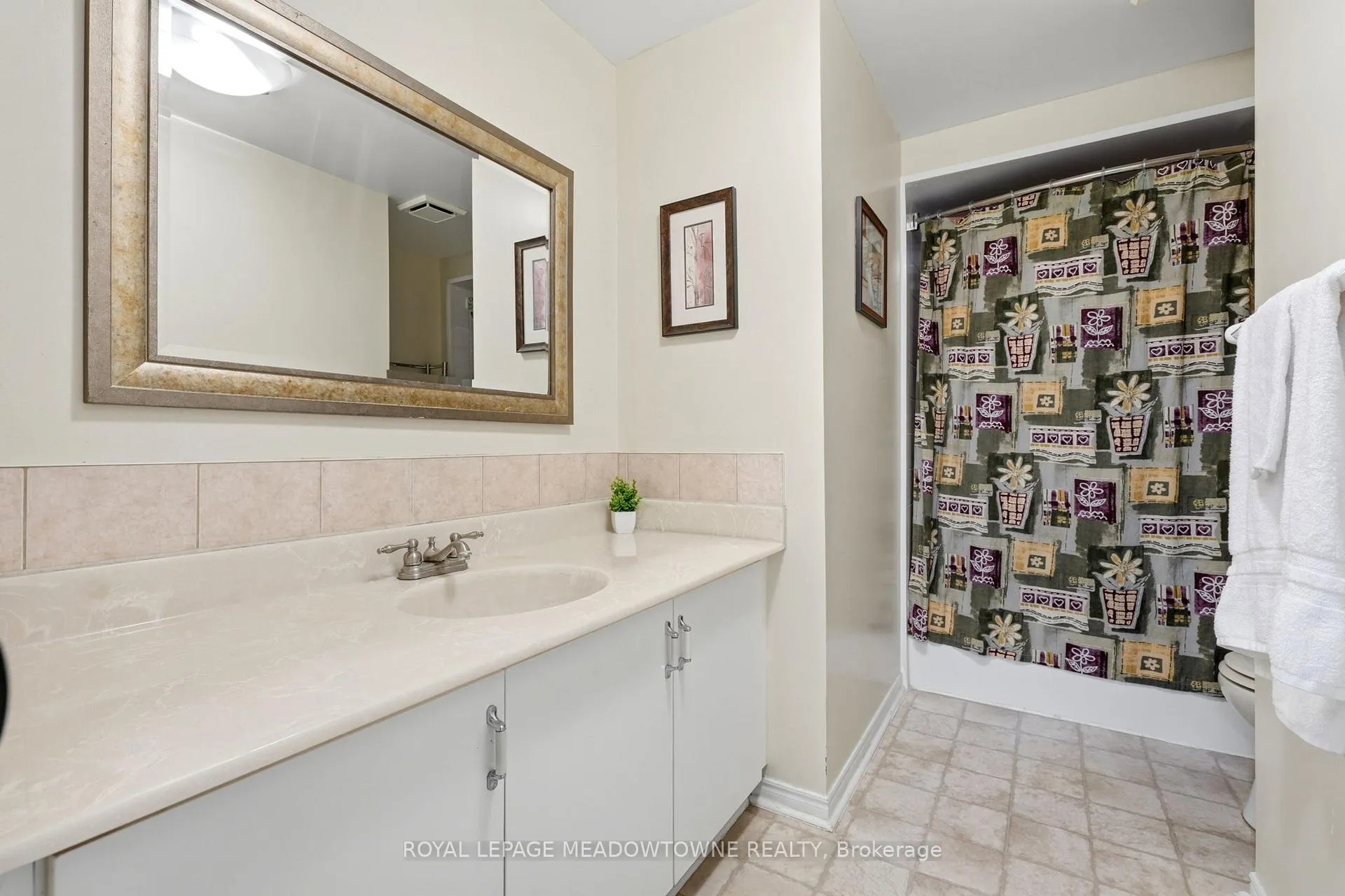 Photo 22 of 18 Mckinnon Avenue, Halton Hills, Georgetown — HOMEH