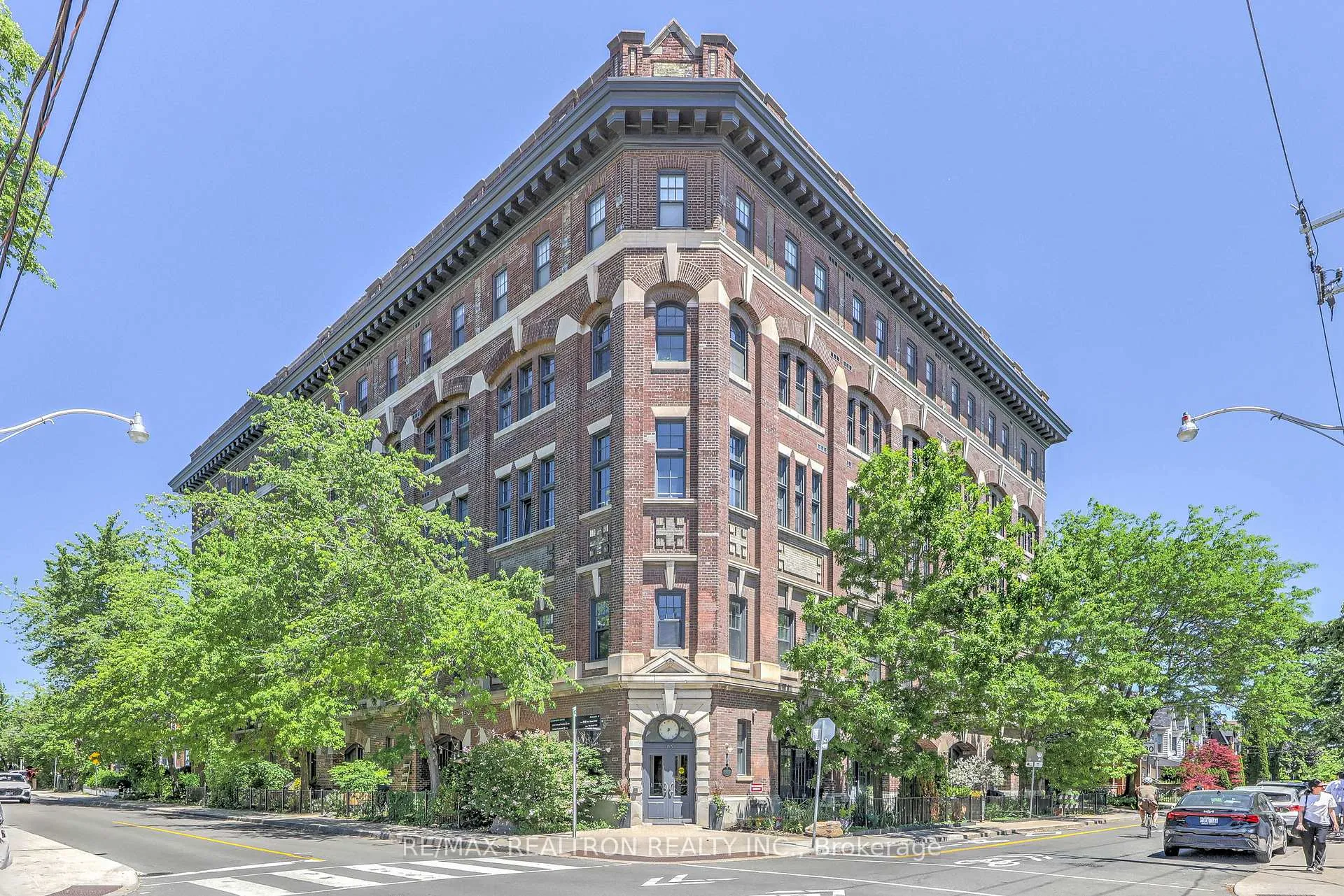 Front of Unit 514, 183 Dovercourt Road