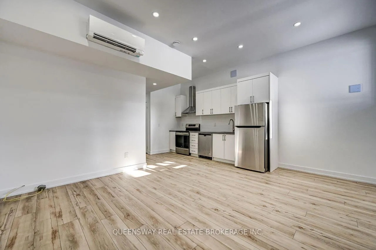 Photo 3 of Unit Lower, 93 Lake Crescent, Etobicoke, Mimico — HOMEH