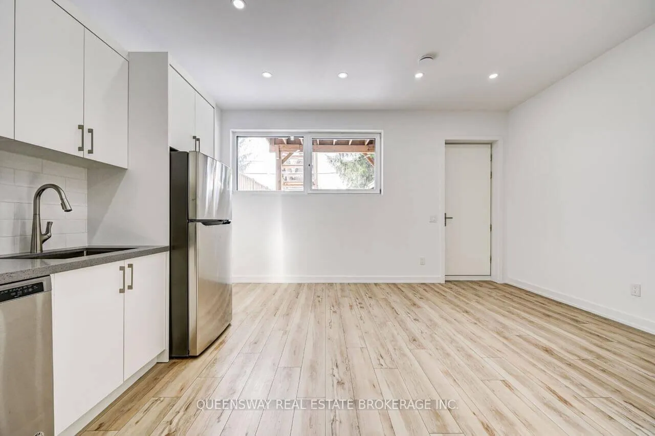 Photo 4 of Unit Lower, 93 Lake Crescent, Etobicoke, Mimico — HOMEH