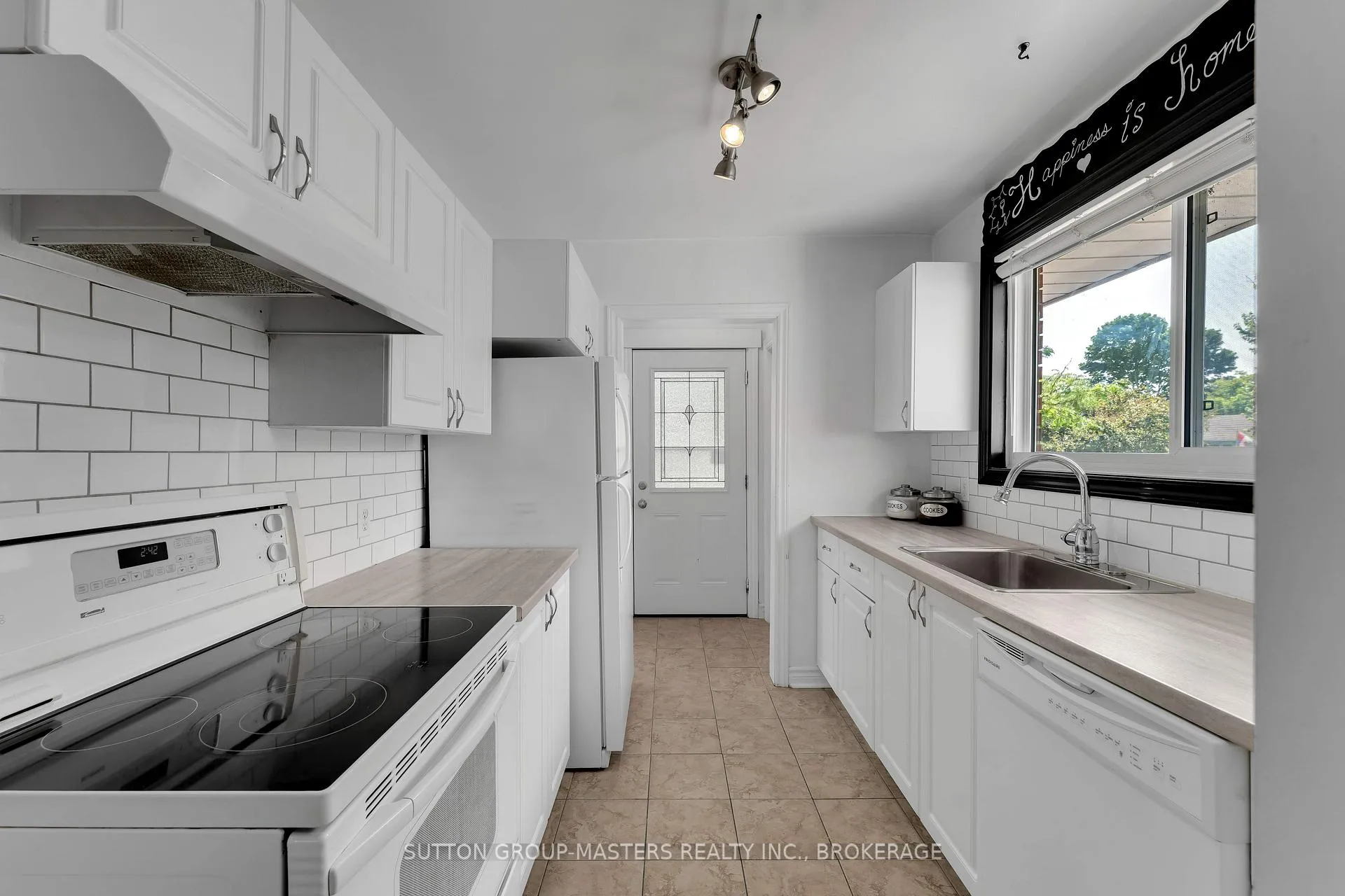 Photo 5 of 40 Crescent Drive, Kingston, City Southwest — HOMEH