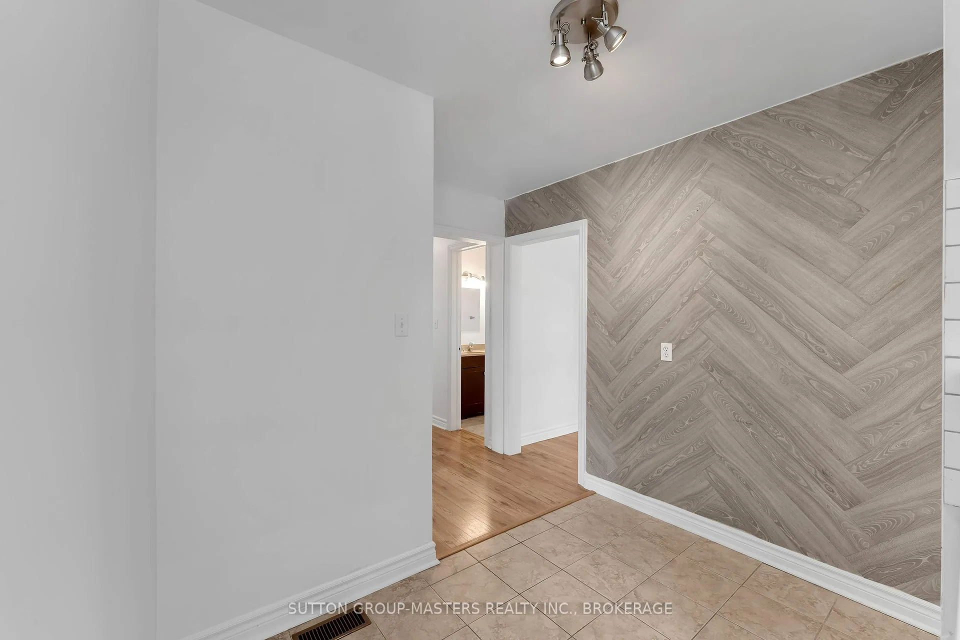 Photo 7 of 40 Crescent Drive, Kingston, City Southwest — HOMEH