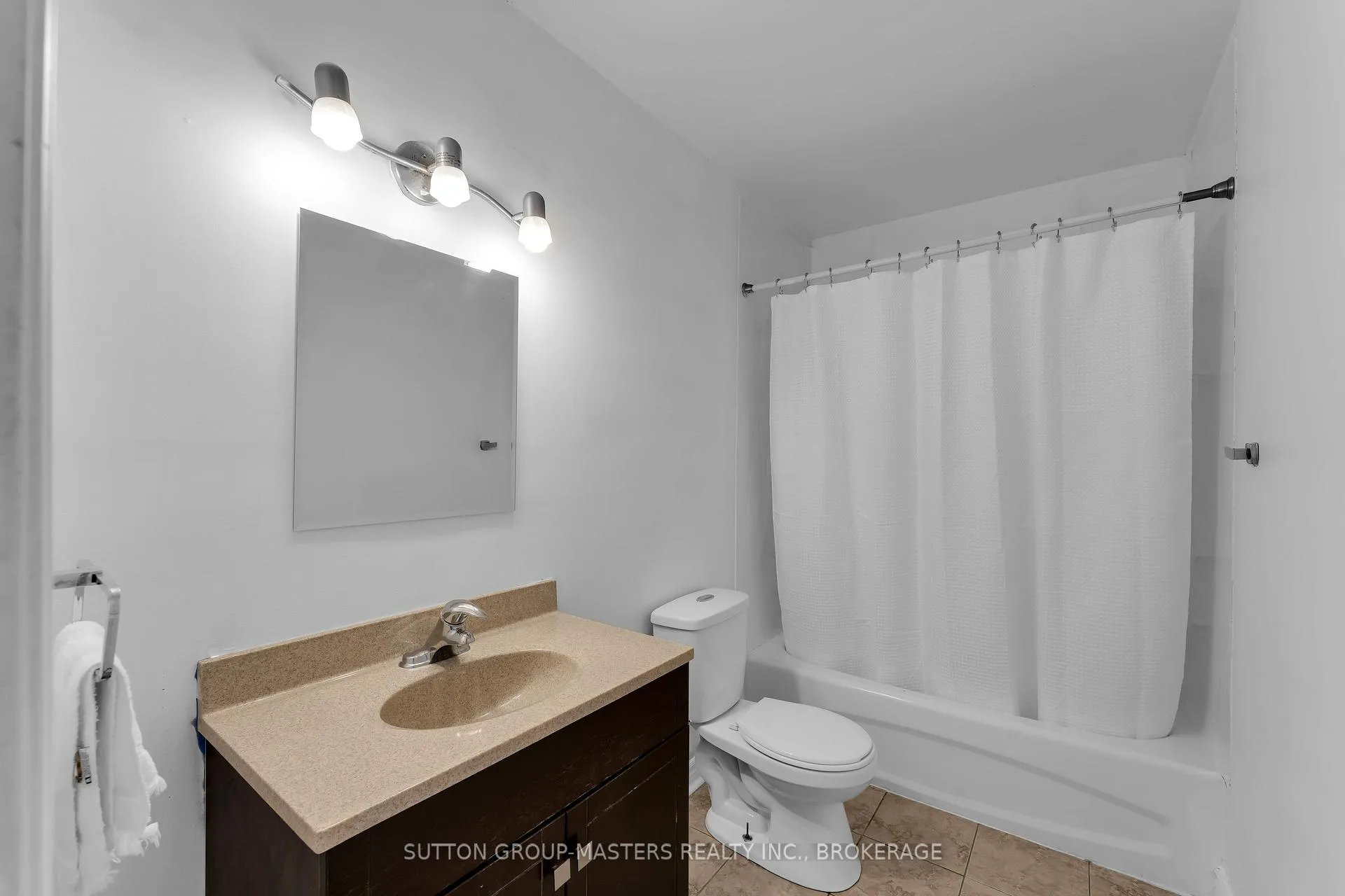 Photo 14 of 40 Crescent Drive, Kingston, City Southwest — HOMEH