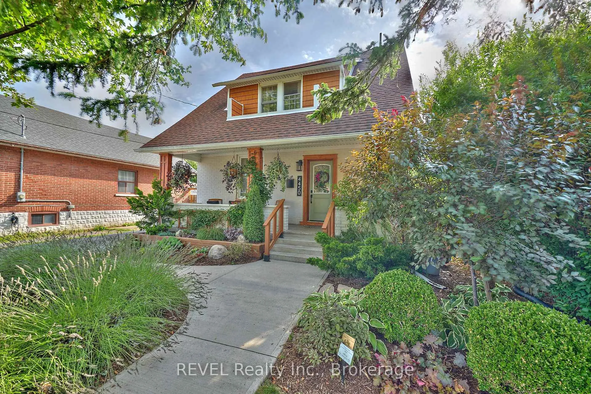 Photo 1 of 4450 Second Avenue, Niagara Falls, Downtown — HOMEH
