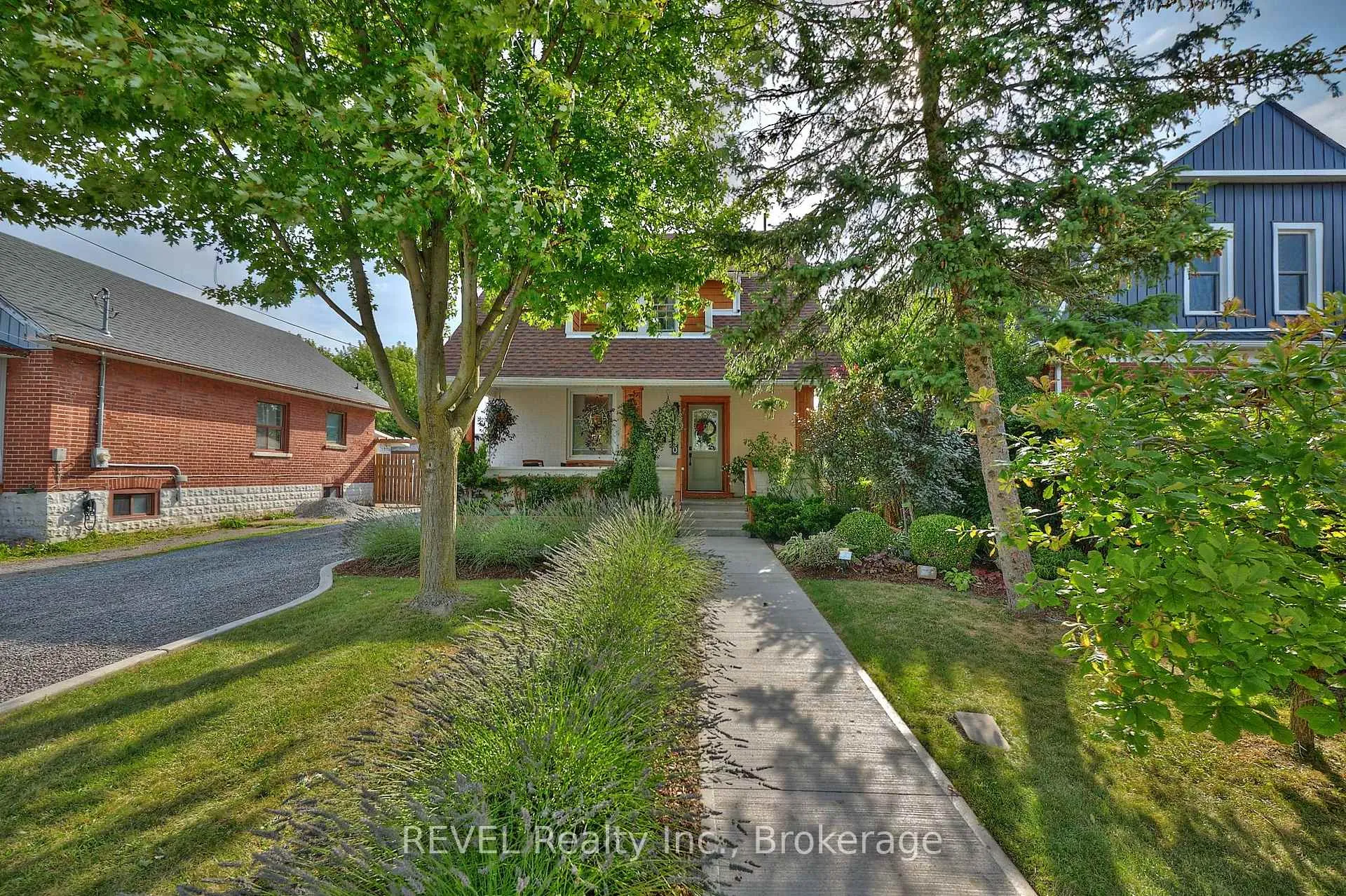 Photo 2 of 4450 Second Avenue, Niagara Falls, Downtown — HOMEH