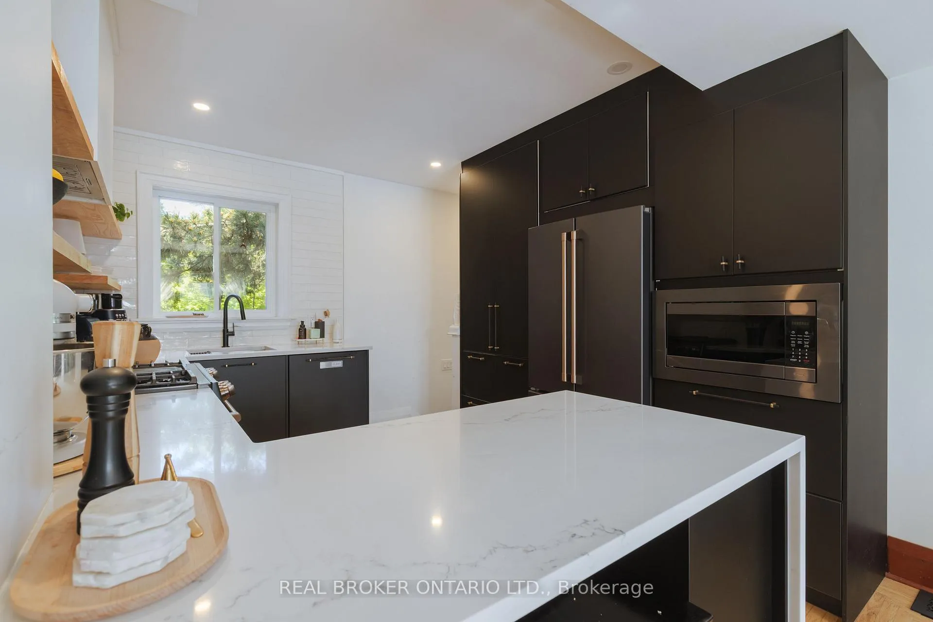 Photo 4 of 41 Park Row N, Hamilton, Crown Point — HOMEH