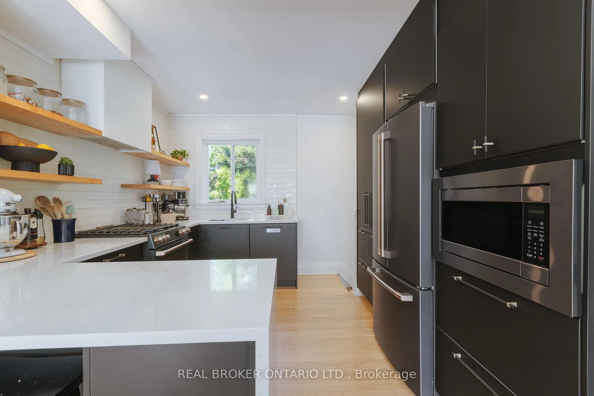 Photo 5 of 41 Park Row N, Hamilton, Crown Point — HOMEH