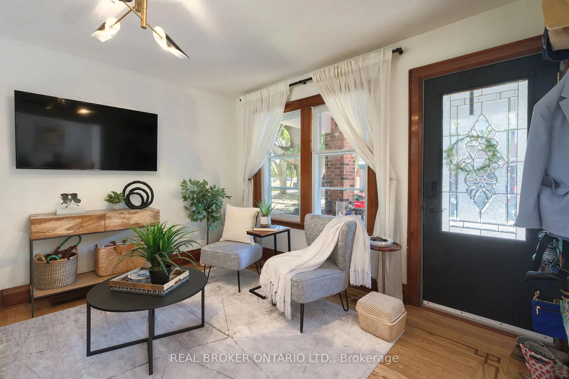 Photo 10 of 41 Park Row N, Hamilton, Crown Point — HOMEH