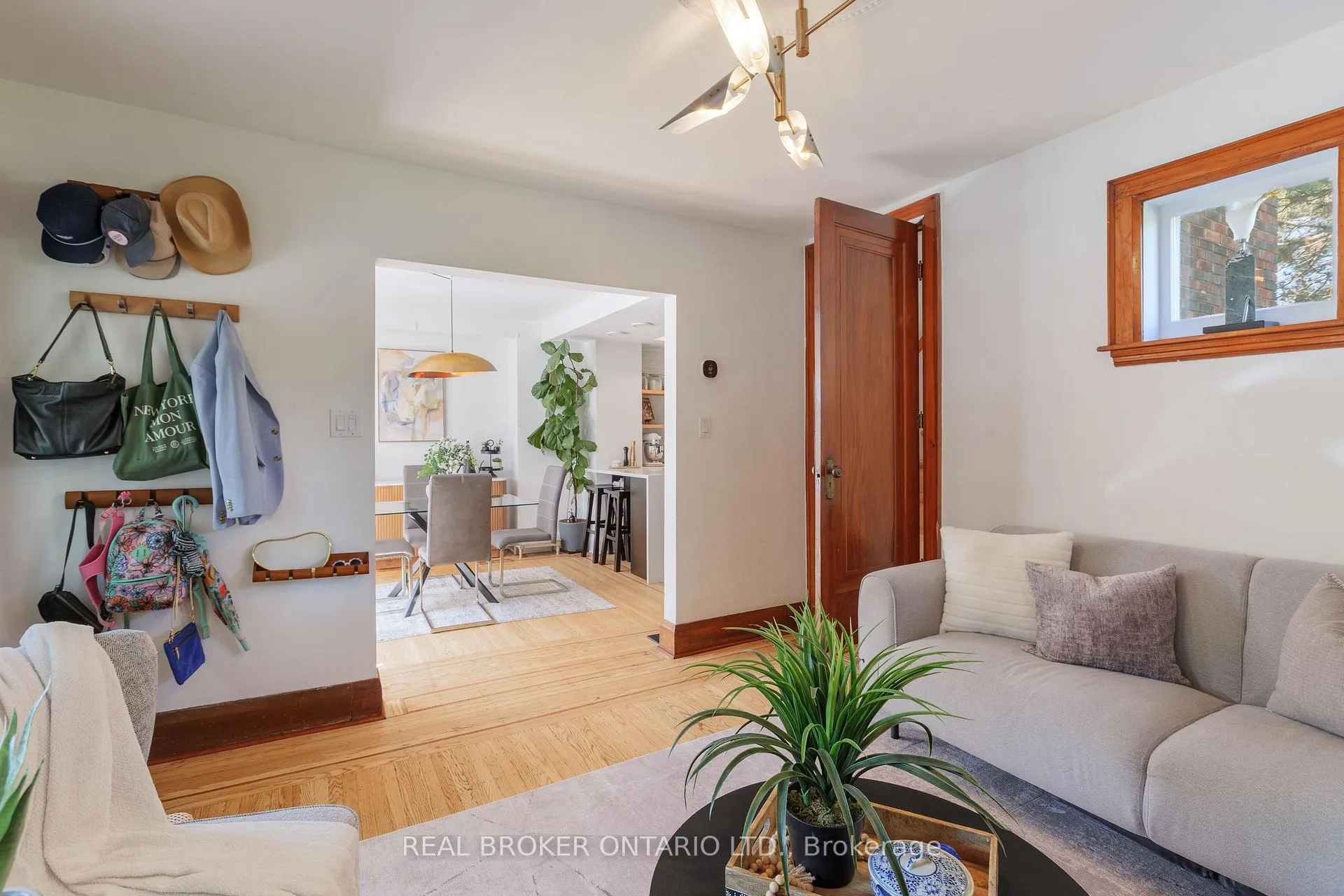 Photo 12 of 41 Park Row N, Hamilton, Crown Point — HOMEH