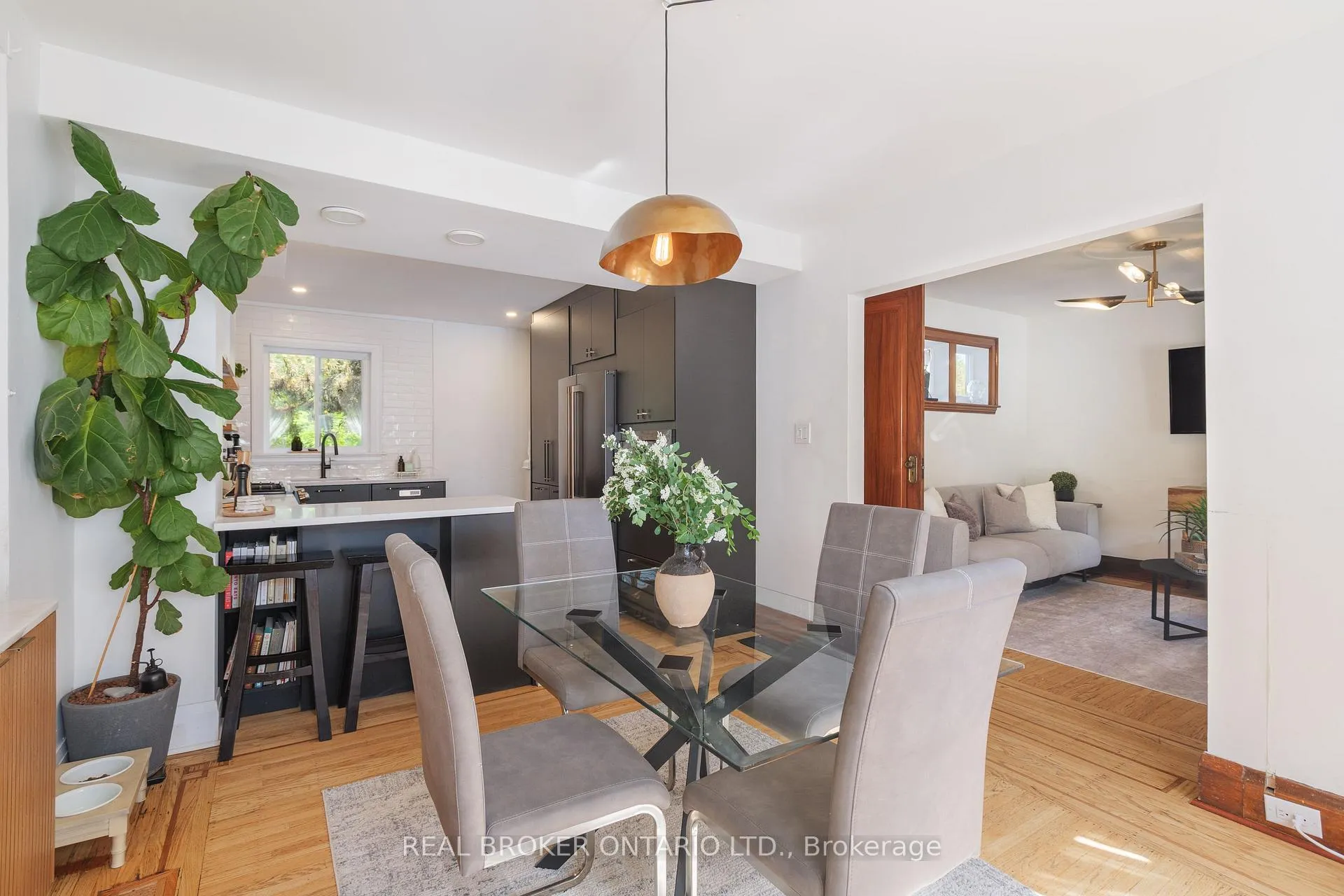 Photo 16 of 41 Park Row N, Hamilton, Crown Point — HOMEH