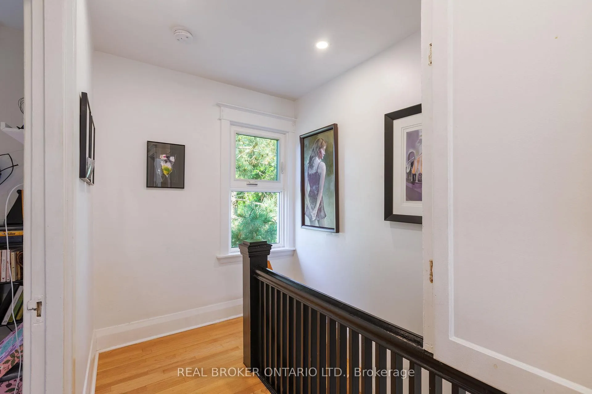 Photo 18 of 41 Park Row N, Hamilton, Crown Point — HOMEH