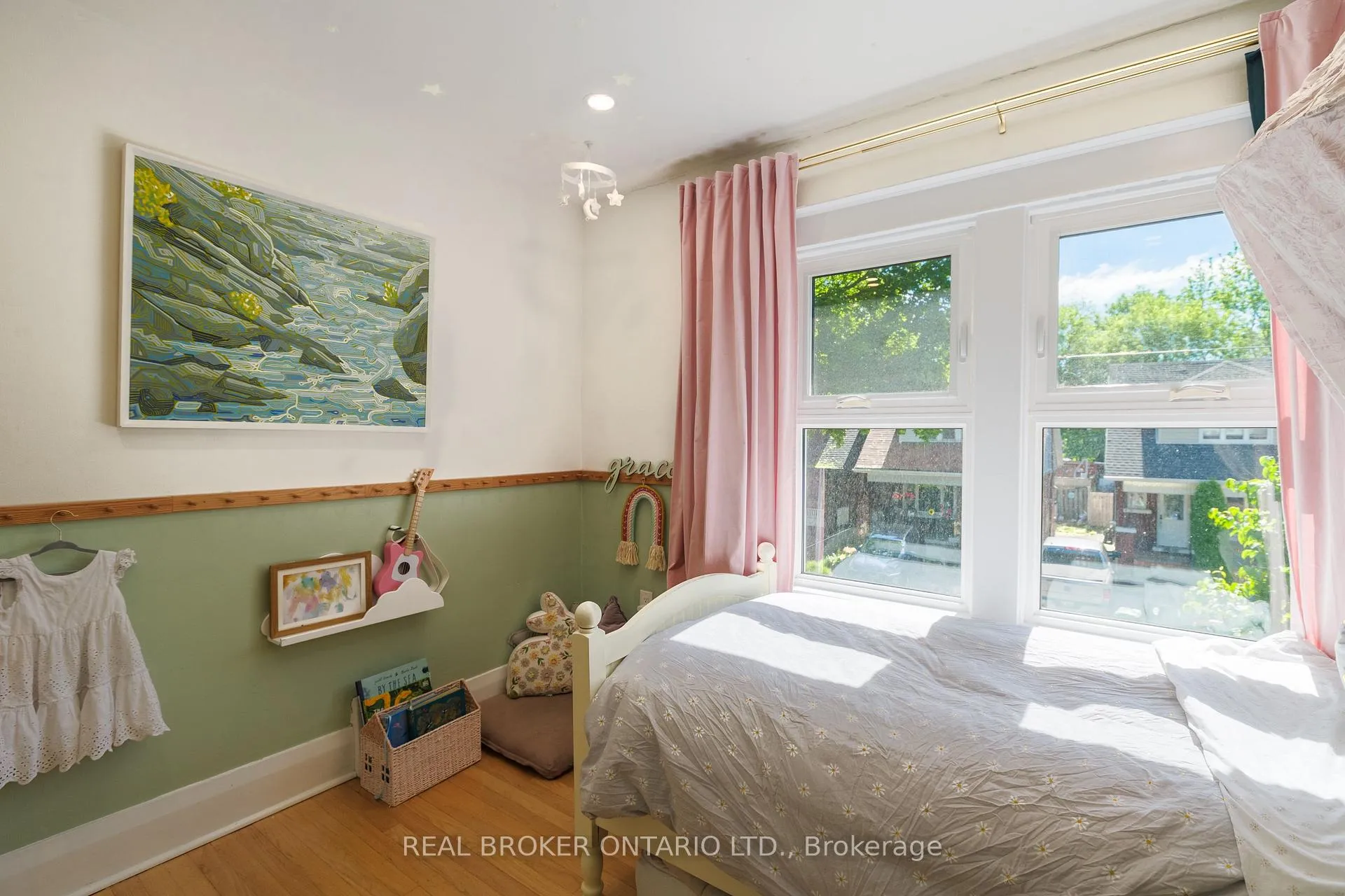 Photo 25 of 41 Park Row N, Hamilton, Crown Point — HOMEH