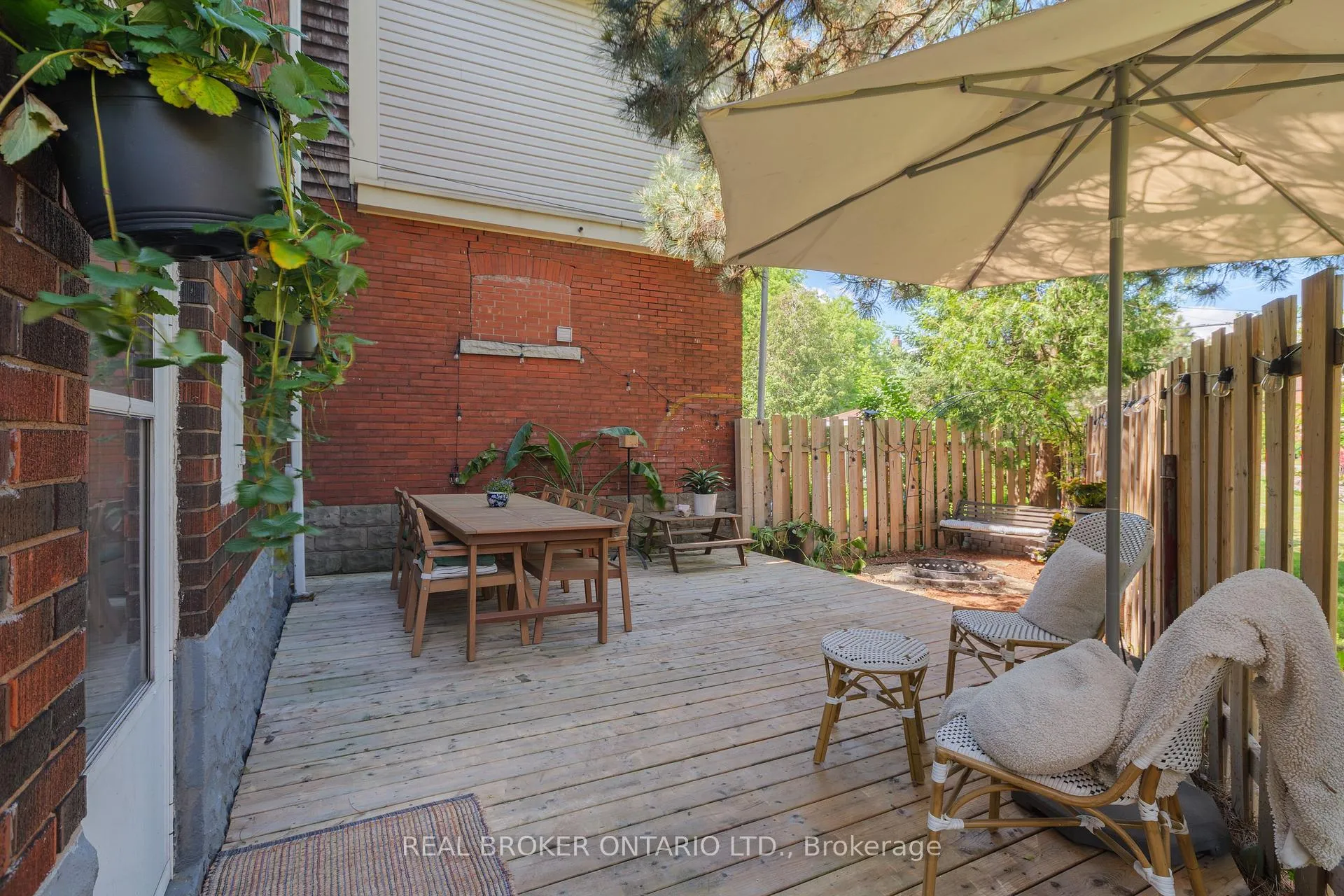 Photo 34 of 41 Park Row N, Hamilton, Crown Point — HOMEH