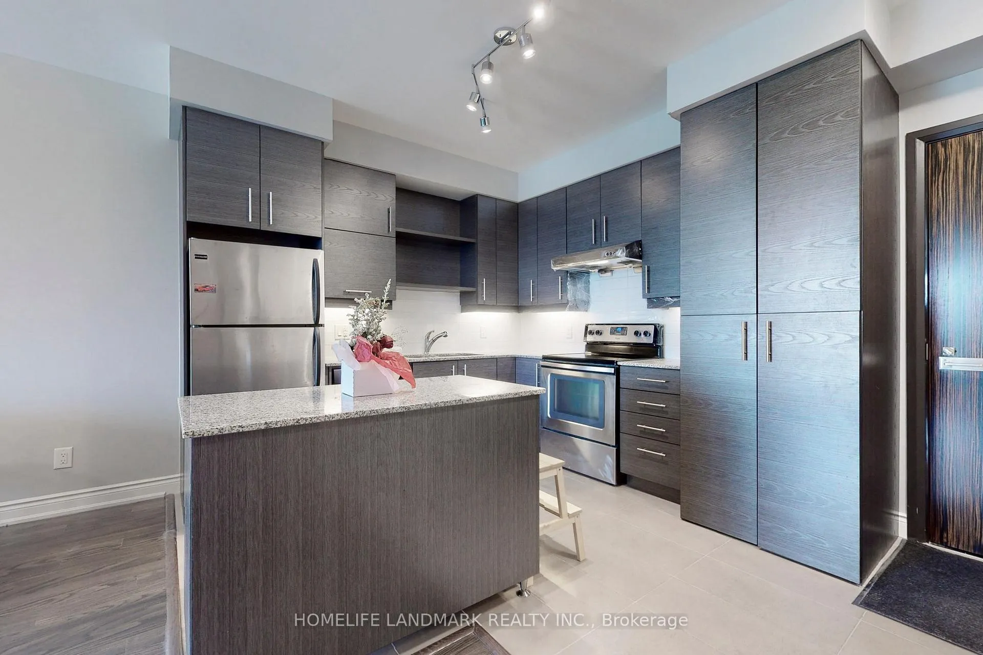 Photo 13 of Unit 810, 325 South Park Road, Markham, Commerce Valley — HOMEH
