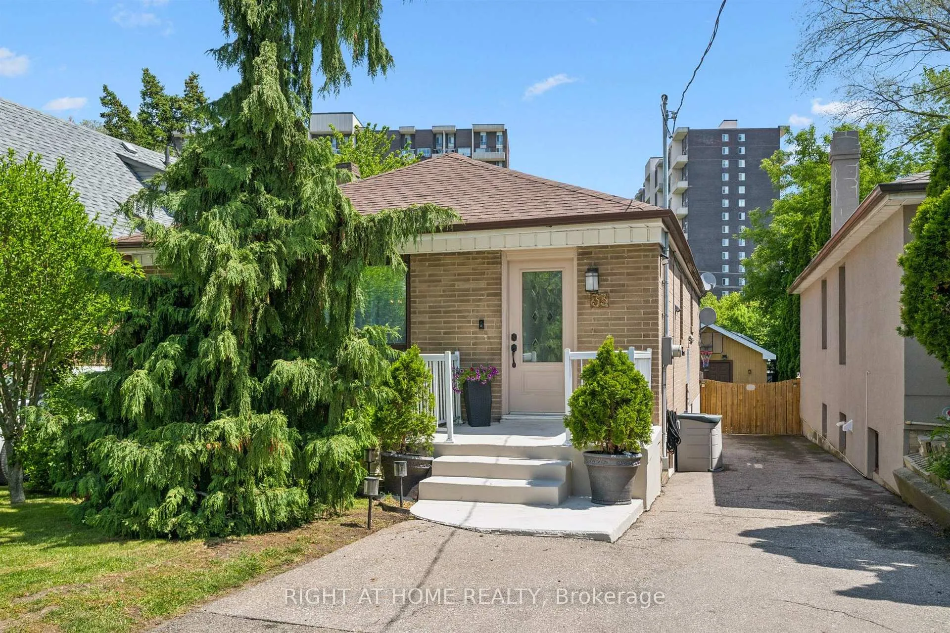 Photo 2 of 33 South Kingsway, Toronto, High Park-Swansea — HOMEH