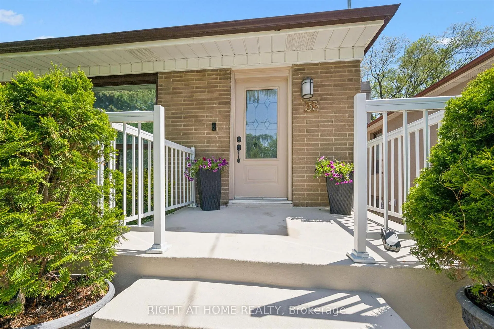 Photo 3 of 33 South Kingsway, Toronto, High Park-Swansea — HOMEH
