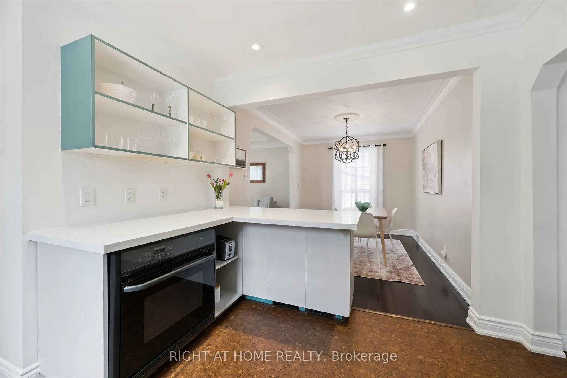 Photo 13 of 33 South Kingsway, Toronto, High Park-Swansea — HOMEH