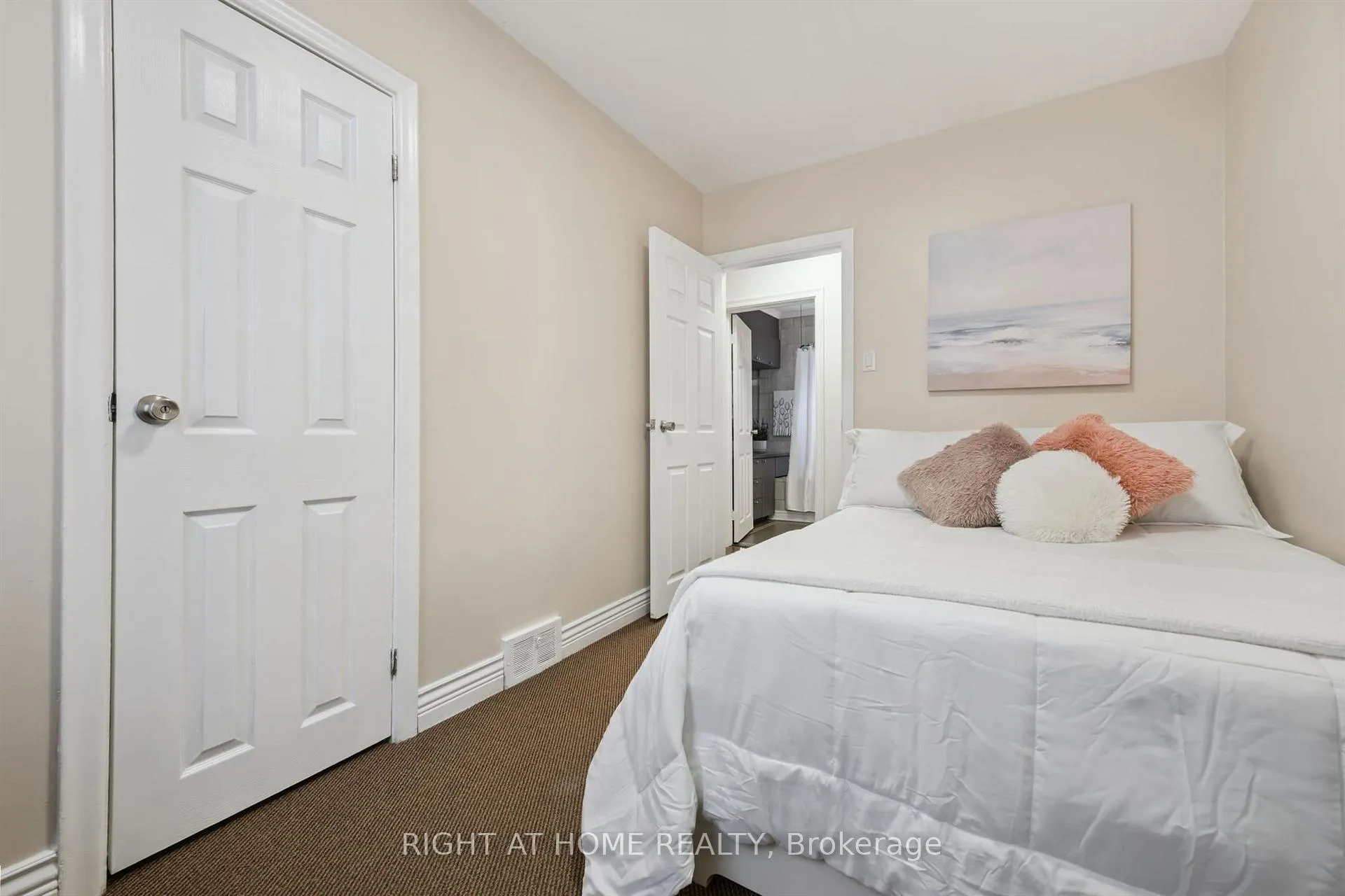 Photo 20 of 33 South Kingsway, Toronto, High Park-Swansea — HOMEH