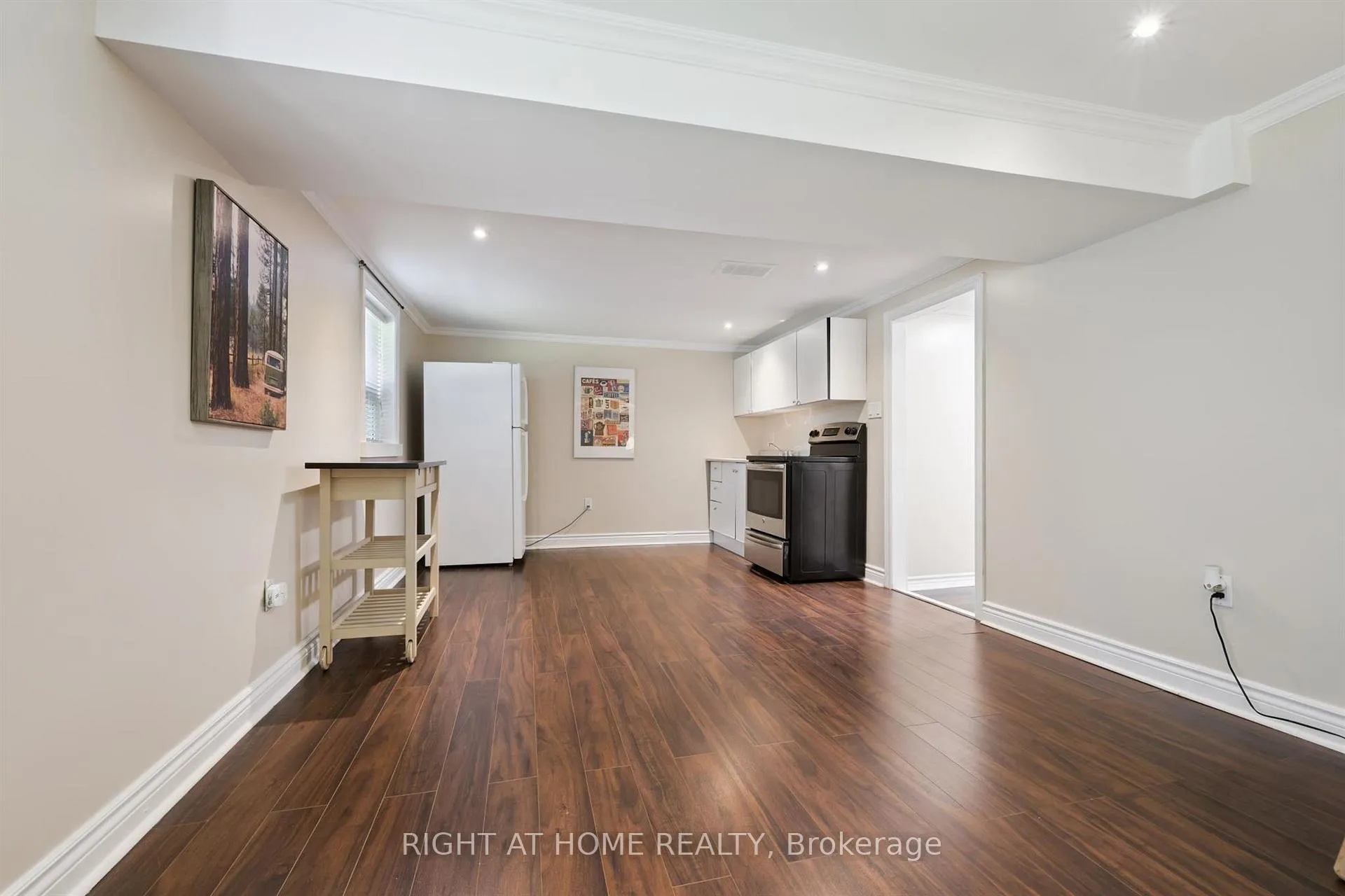Photo 23 of 33 South Kingsway, Toronto, High Park-Swansea — HOMEH