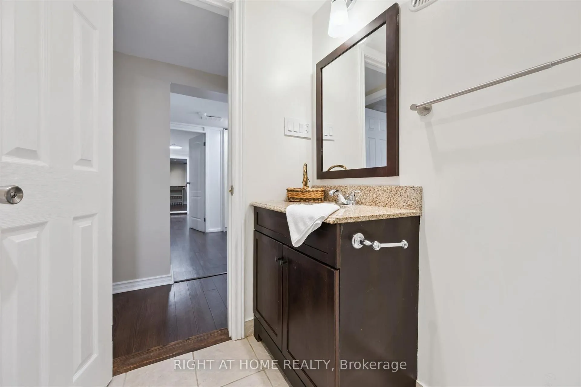 Photo 28 of 33 South Kingsway, Toronto, High Park-Swansea — HOMEH