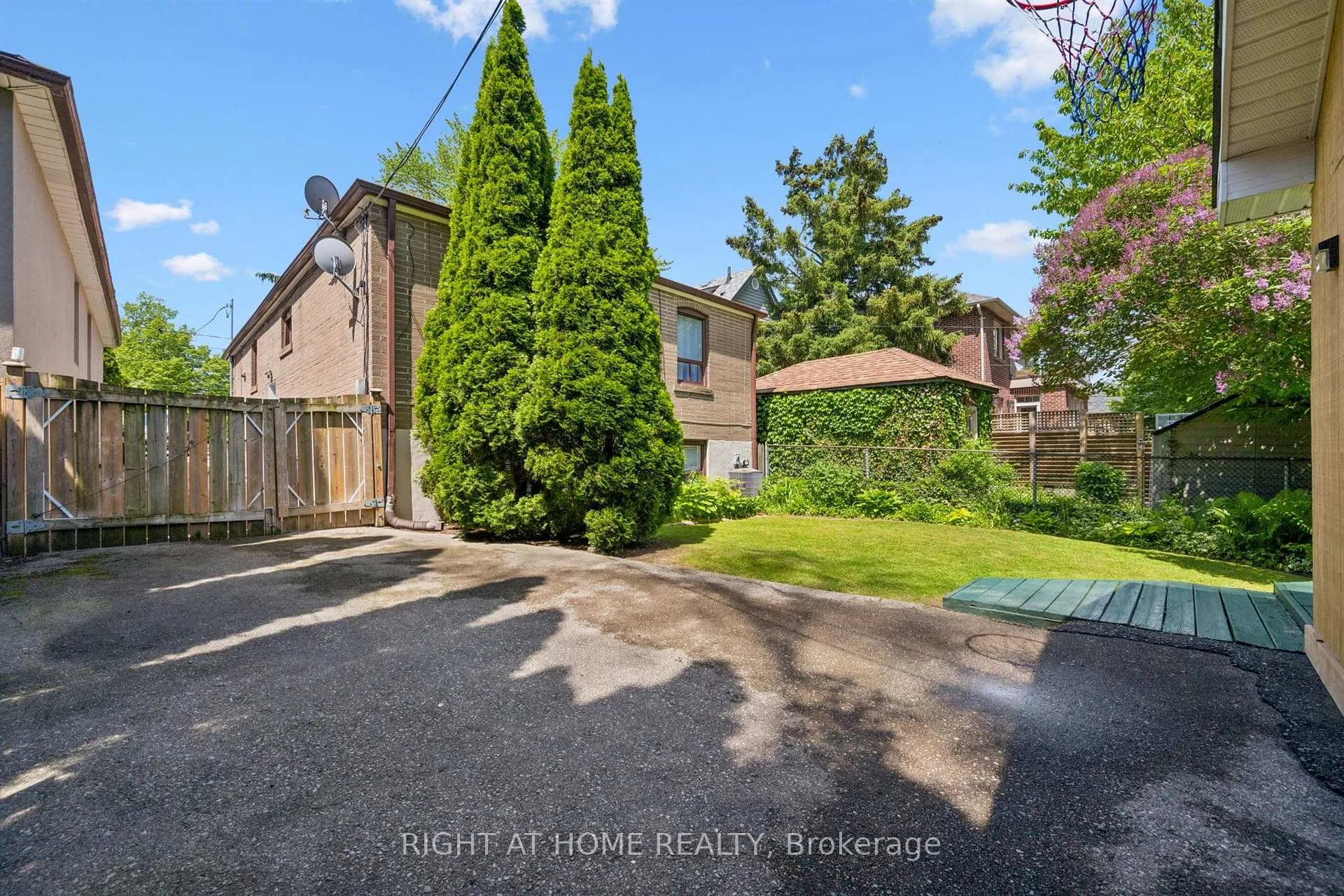 Photo 31 of 33 South Kingsway, Toronto, High Park-Swansea — HOMEH