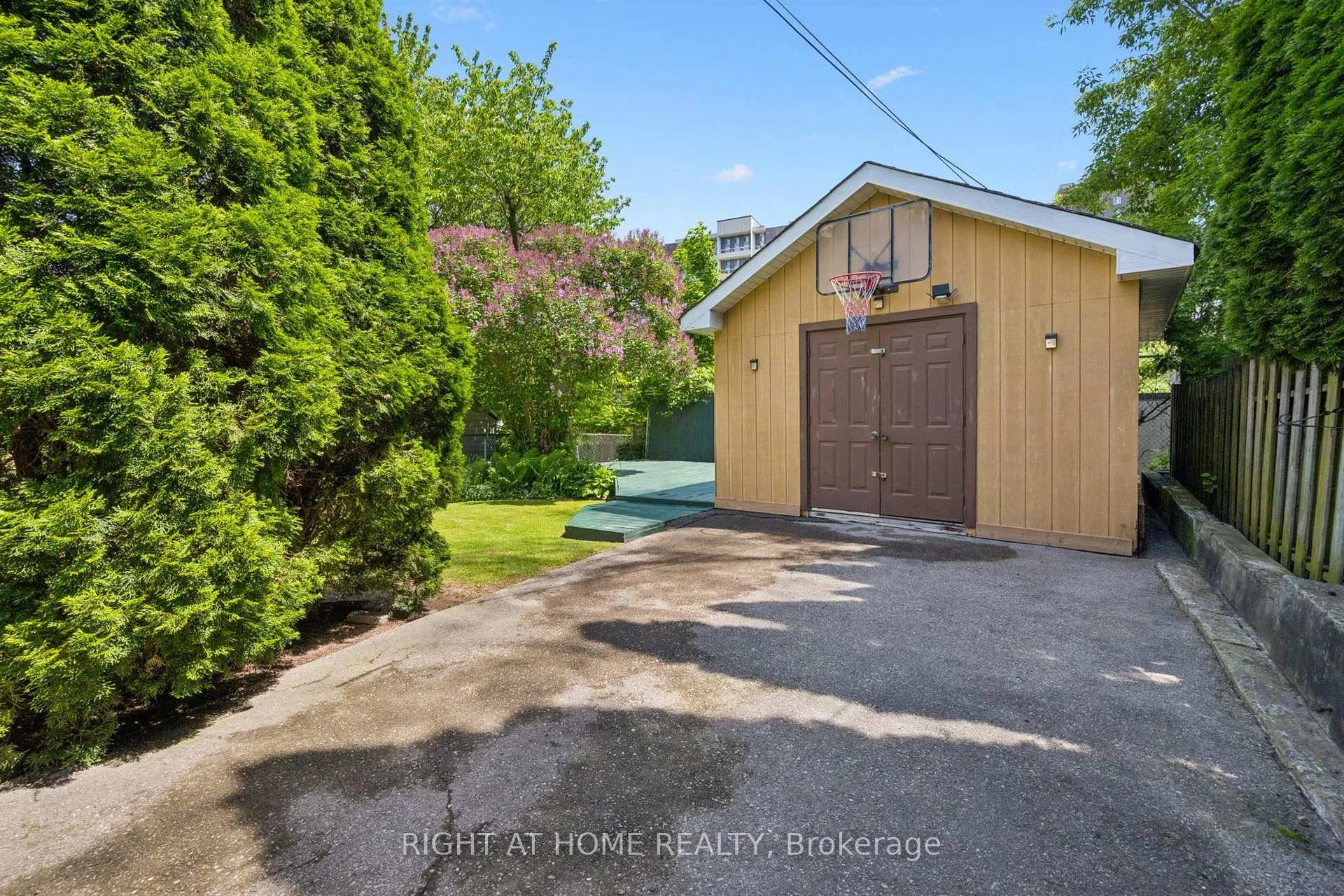 Photo 32 of 33 South Kingsway, Toronto, High Park-Swansea — HOMEH
