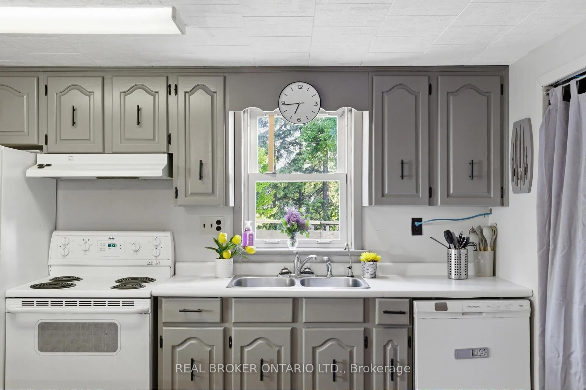 Photo 12 of 474 Elma Street W, North Perth, Listowel — HOMEH