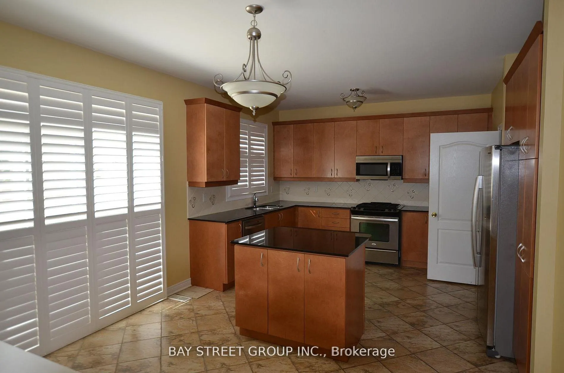 Photo 16 of 6 Everingham Circle, Brampton, Sandringham-Wellington — HOMEH