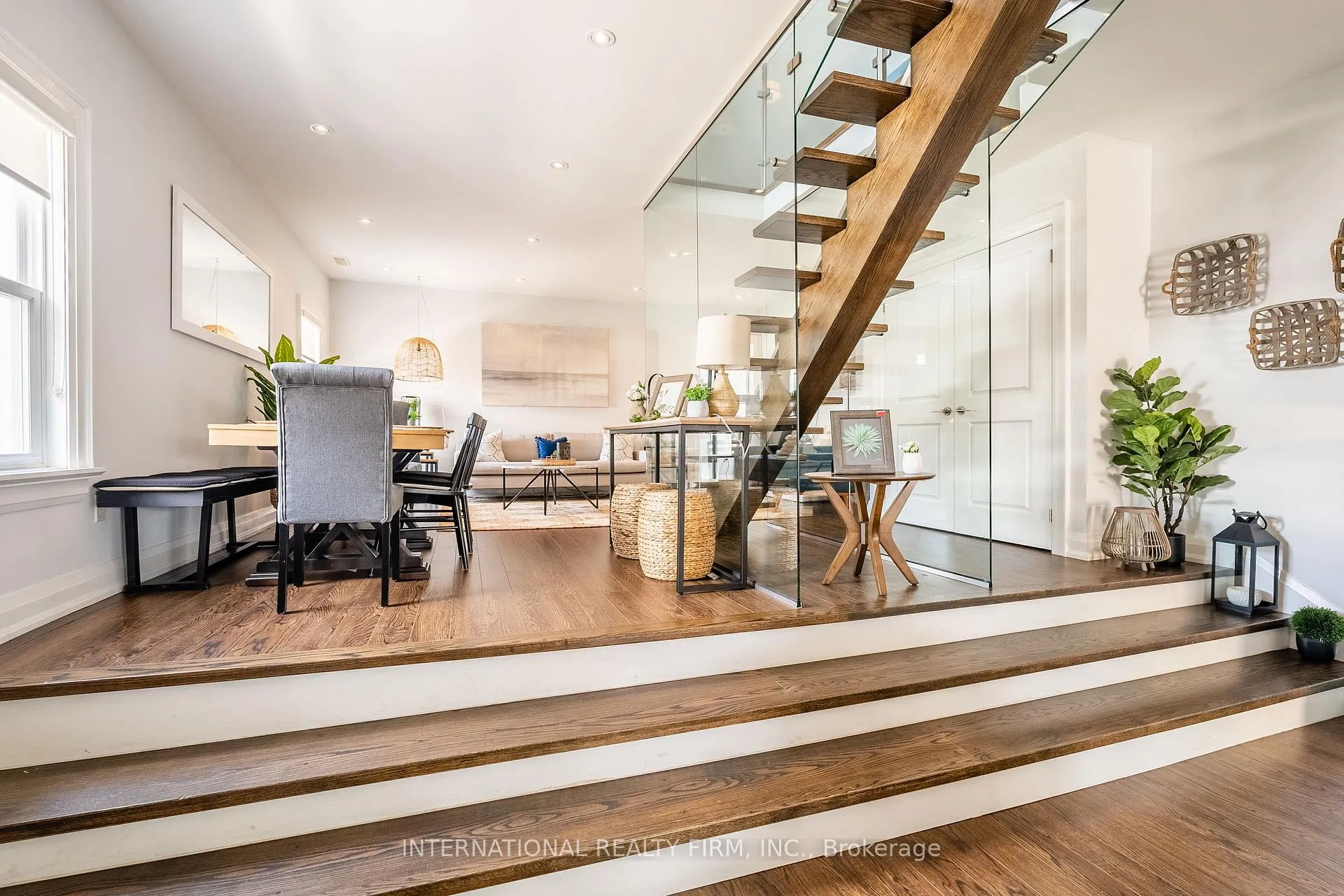 Photo 1 of Unit 1, 2256 Queen Street E, Toronto, The Beaches — HOMEH