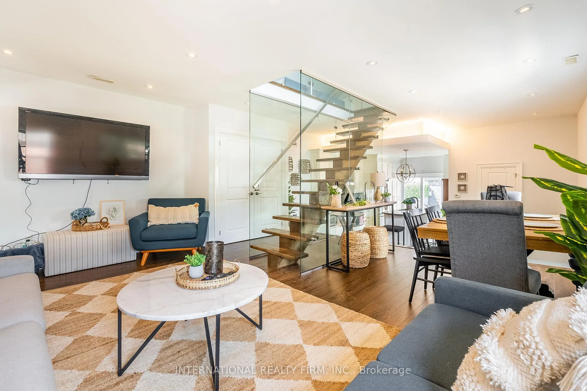 Photo 3 of Unit 1, 2256 Queen Street E, Toronto, The Beaches — HOMEH