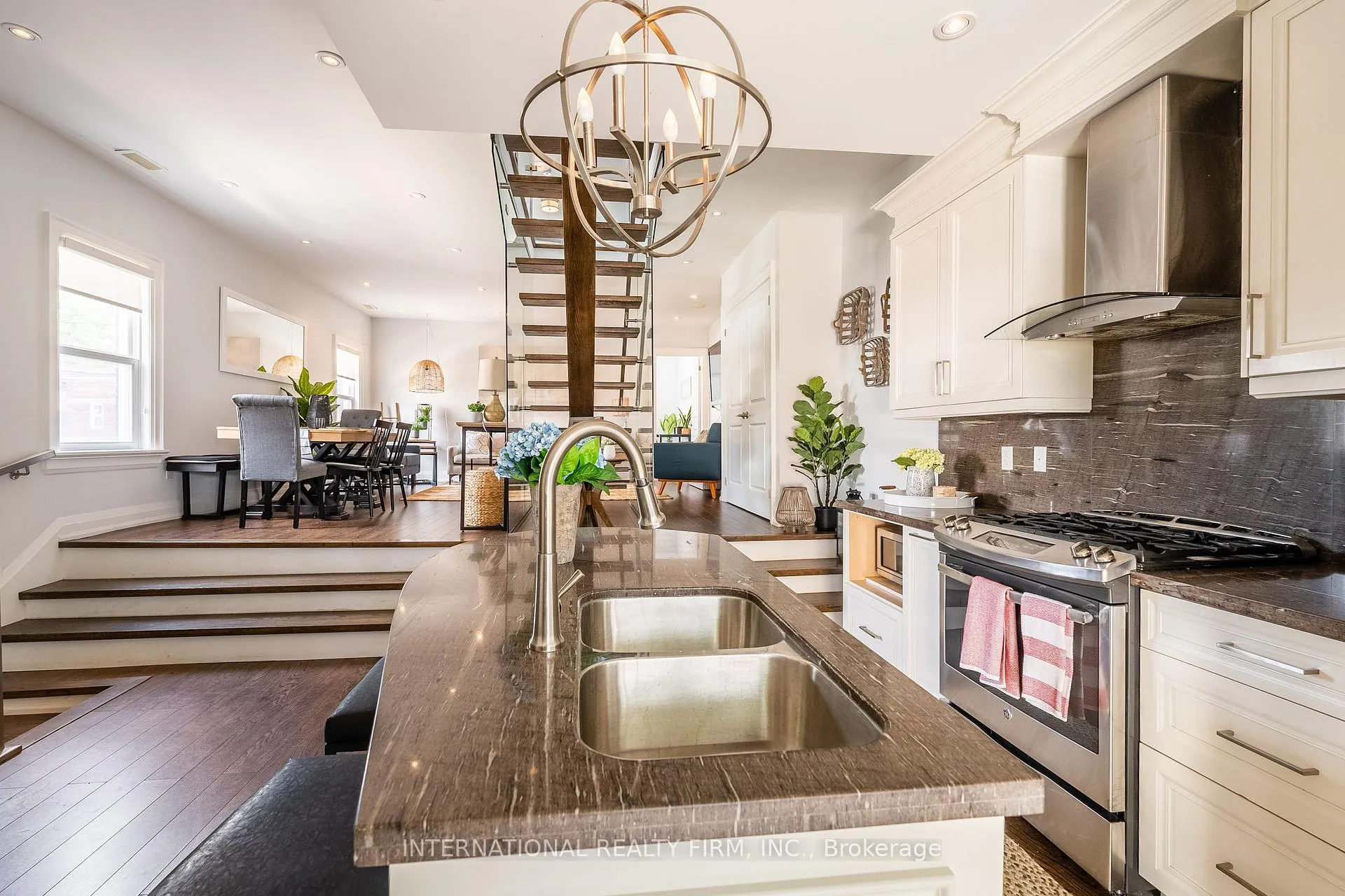 Photo 4 of Unit 1, 2256 Queen Street E, Toronto, The Beaches — HOMEH
