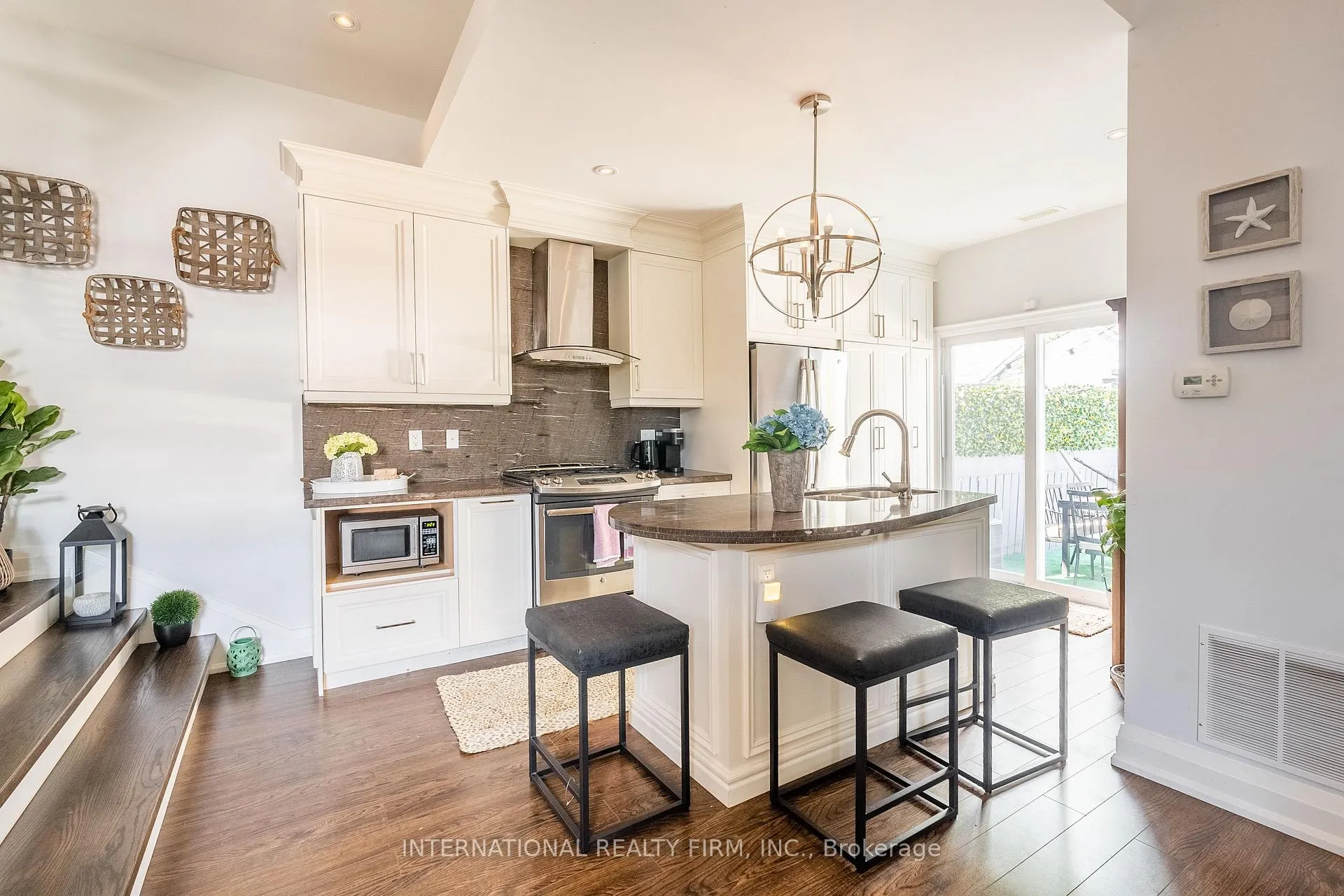 Photo 5 of Unit 1, 2256 Queen Street E, Toronto, The Beaches — HOMEH