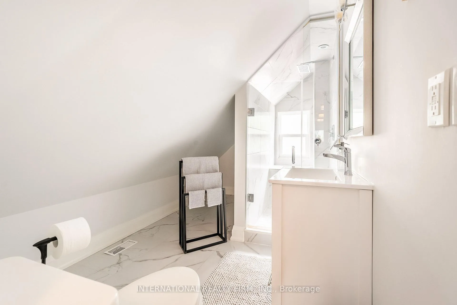 Photo 11 of Unit 1, 2256 Queen Street E, Toronto, The Beaches — HOMEH