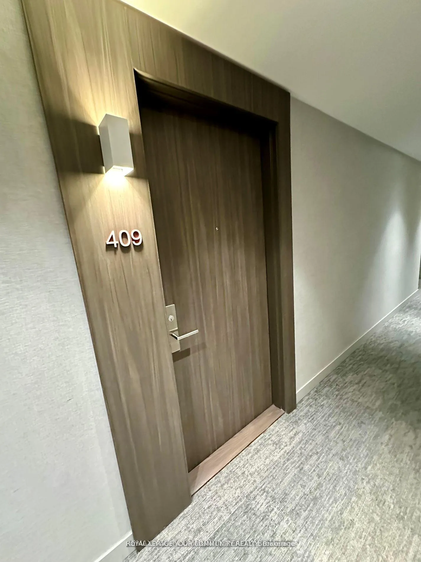 Photo 3 of Unit 409, 185 Roehampton Avenue, Toronto, Mount Pleasant West — HOMEH